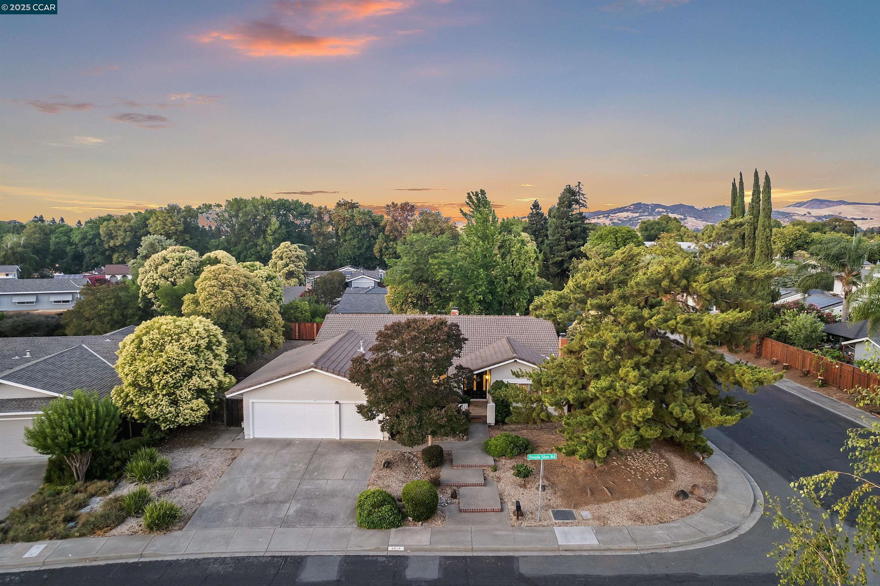 Detail Gallery Image 42 of 47 For 2094 Trestle Glen Rd, Walnut Creek,  CA 94598 - 4 Beds | 2/1 Baths