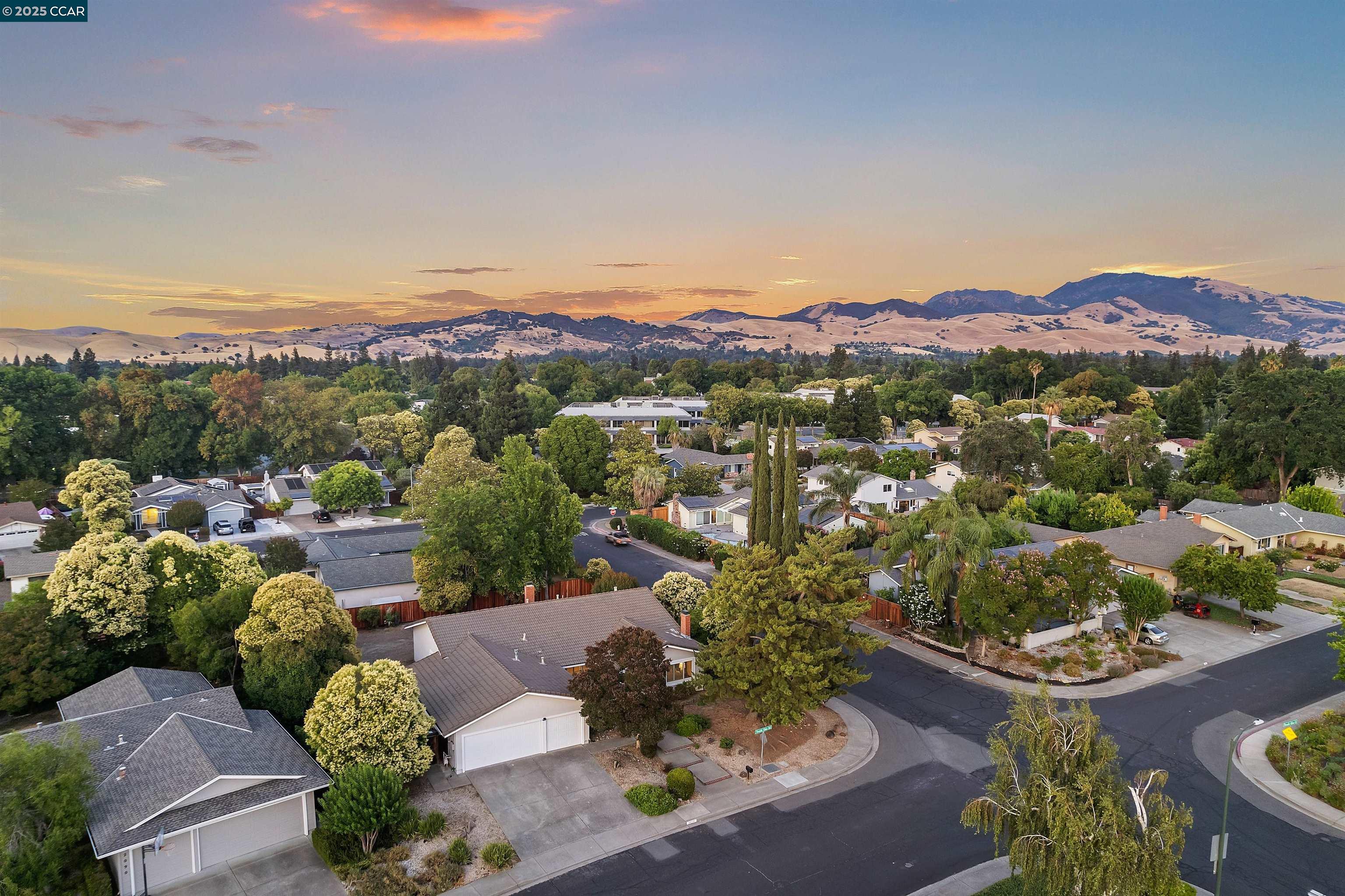 Detail Gallery Image 44 of 47 For 2094 Trestle Glen Rd, Walnut Creek,  CA 94598 - 4 Beds | 2/1 Baths