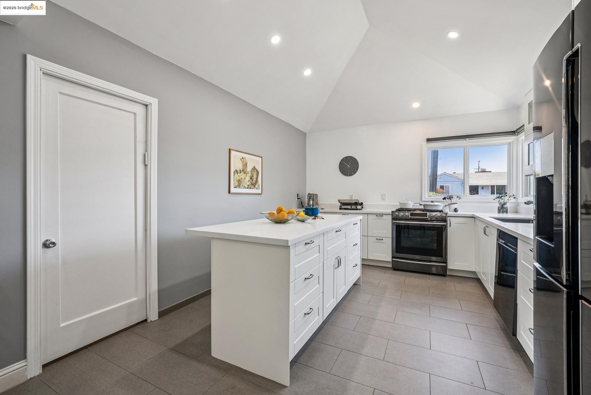 Detail Gallery Image 16 of 56 For 967 31st St, Richmond,  CA 94804 - 3 Beds | 2 Baths