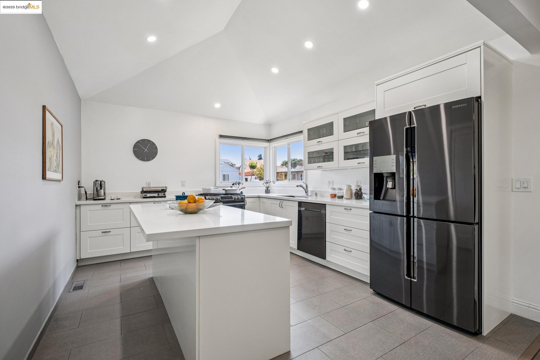 Detail Gallery Image 17 of 56 For 967 31st St, Richmond,  CA 94804 - 3 Beds | 2 Baths