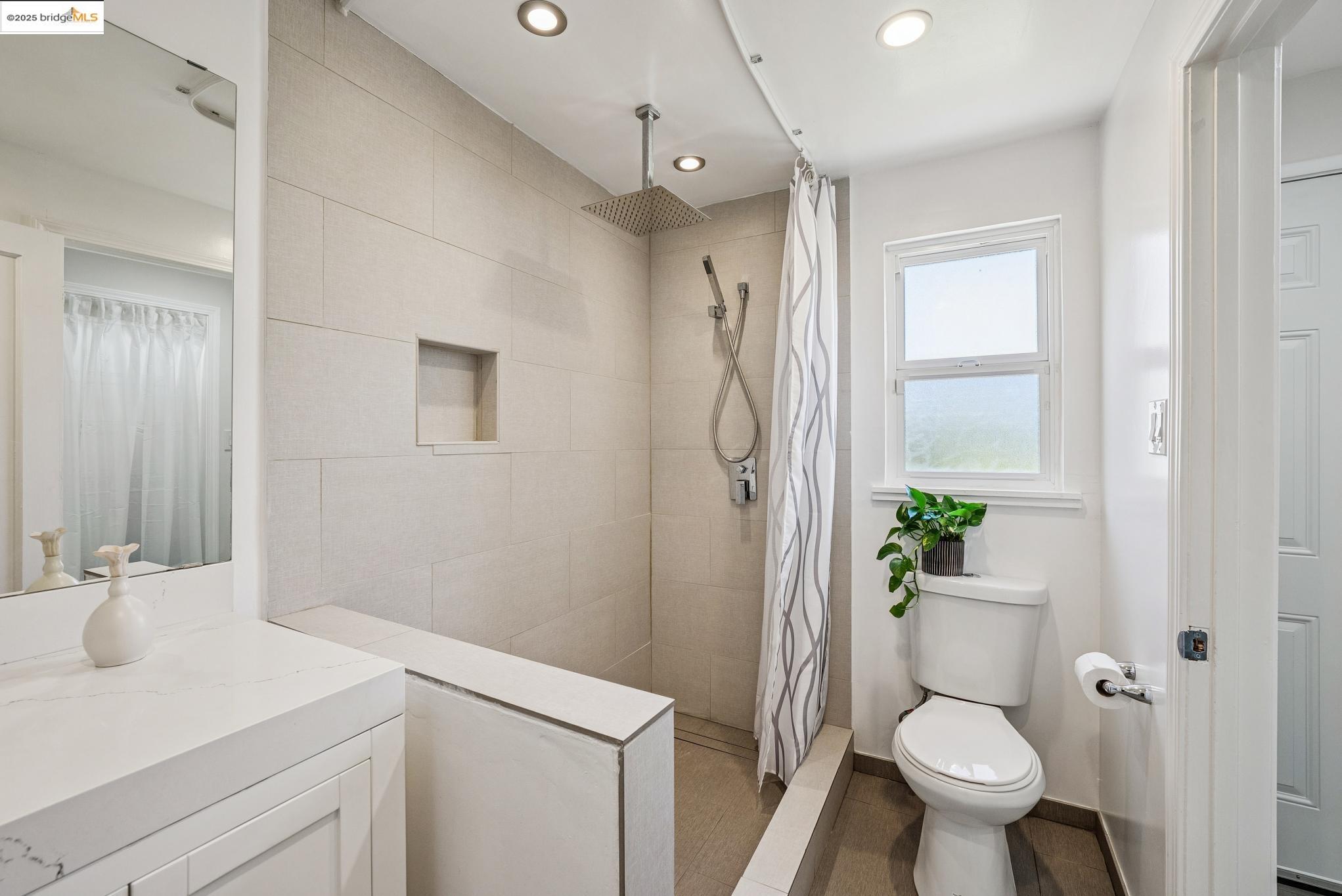 Detail Gallery Image 32 of 56 For 967 31st St, Richmond,  CA 94804 - 3 Beds | 2 Baths