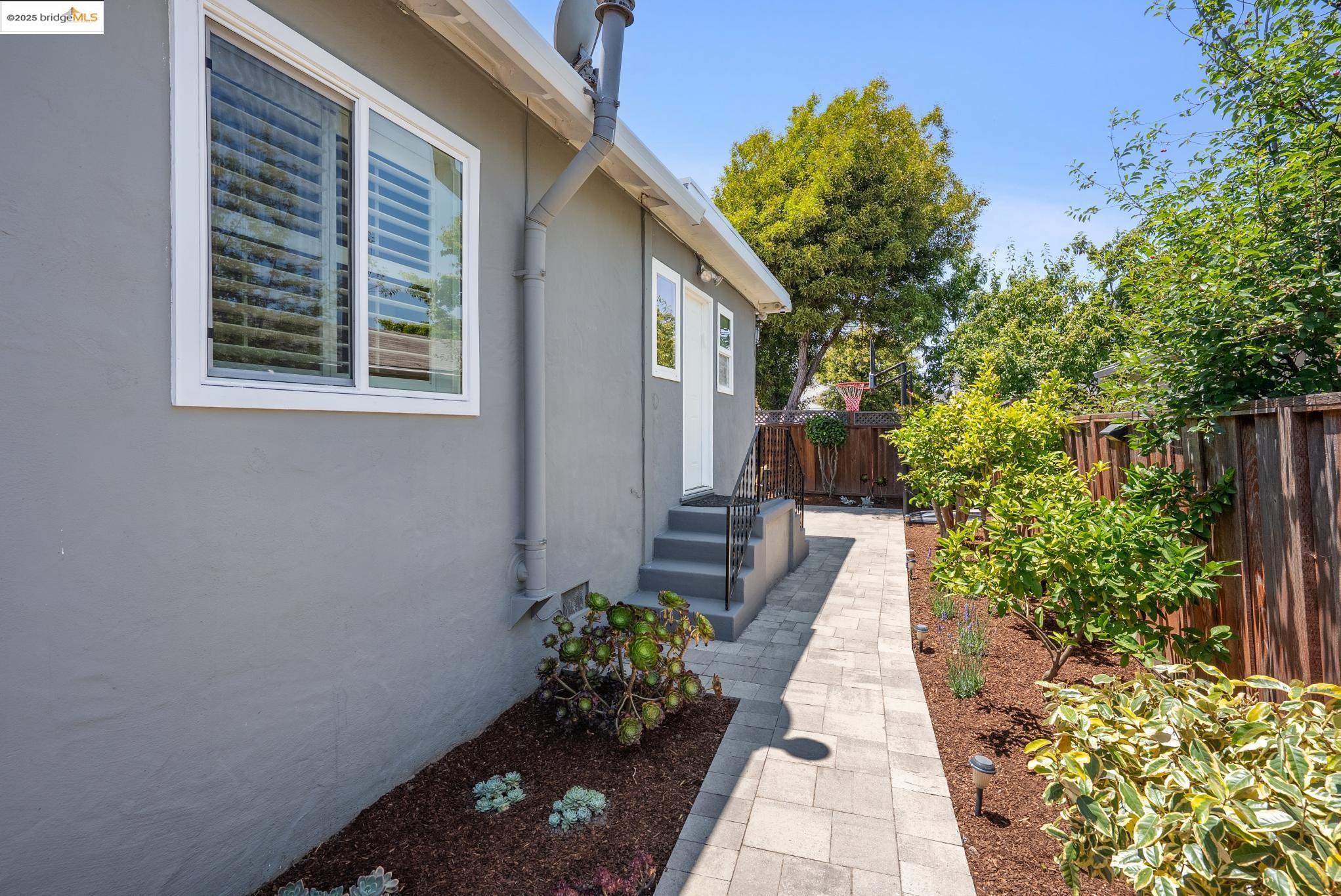 Detail Gallery Image 46 of 56 For 967 31st St, Richmond,  CA 94804 - 3 Beds | 2 Baths