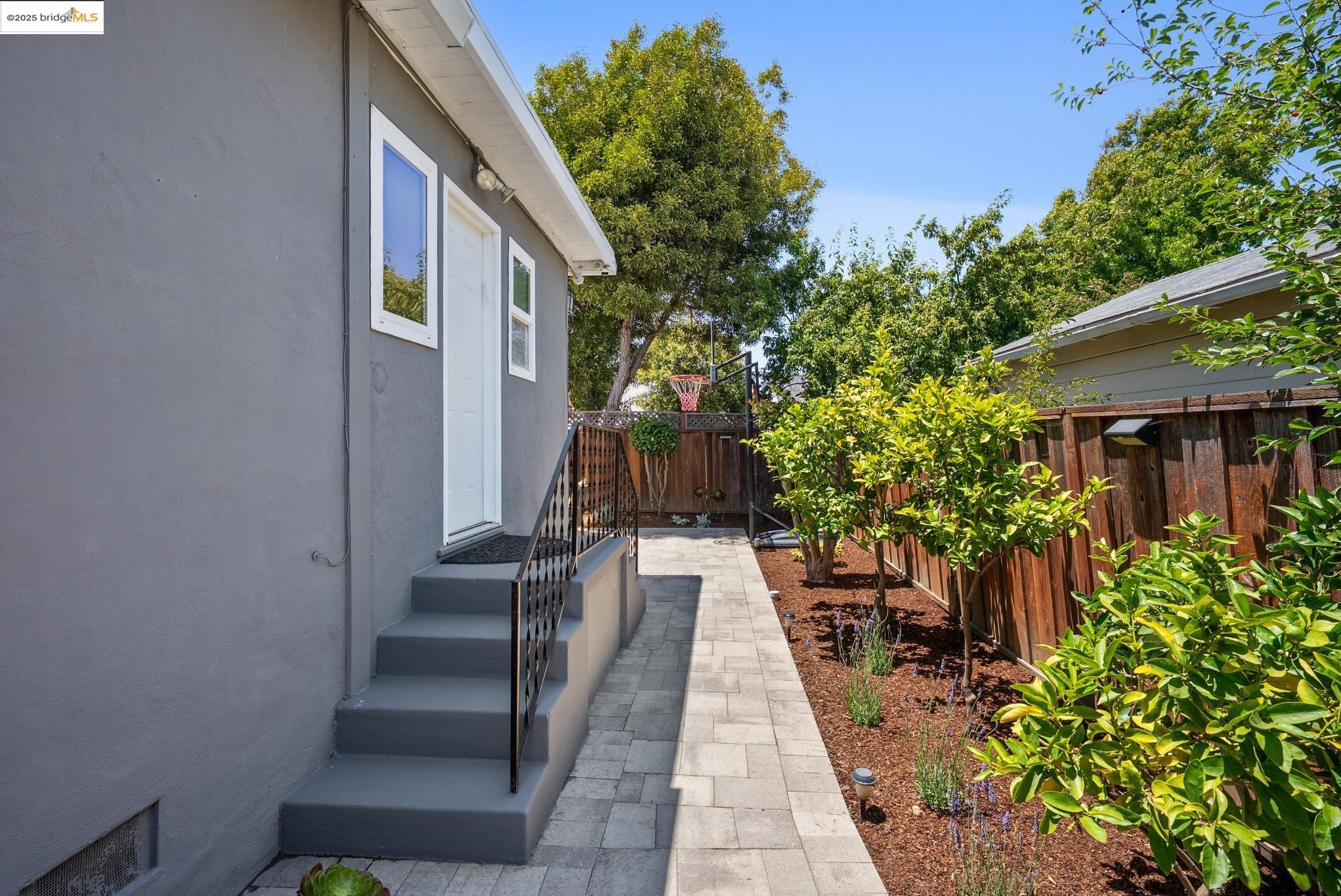 Detail Gallery Image 48 of 56 For 967 31st St, Richmond,  CA 94804 - 3 Beds | 2 Baths