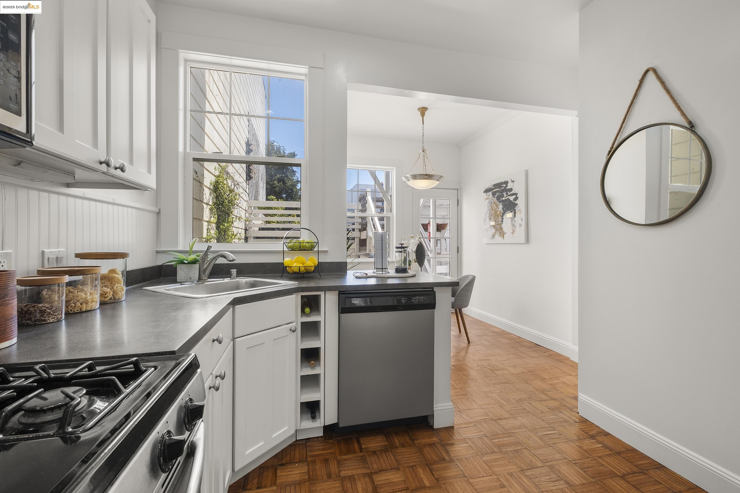 Detail Gallery Image 10 of 26 For 3555 17th Street, San Francisco,  CA 94110 - 1 Beds | 1 Baths