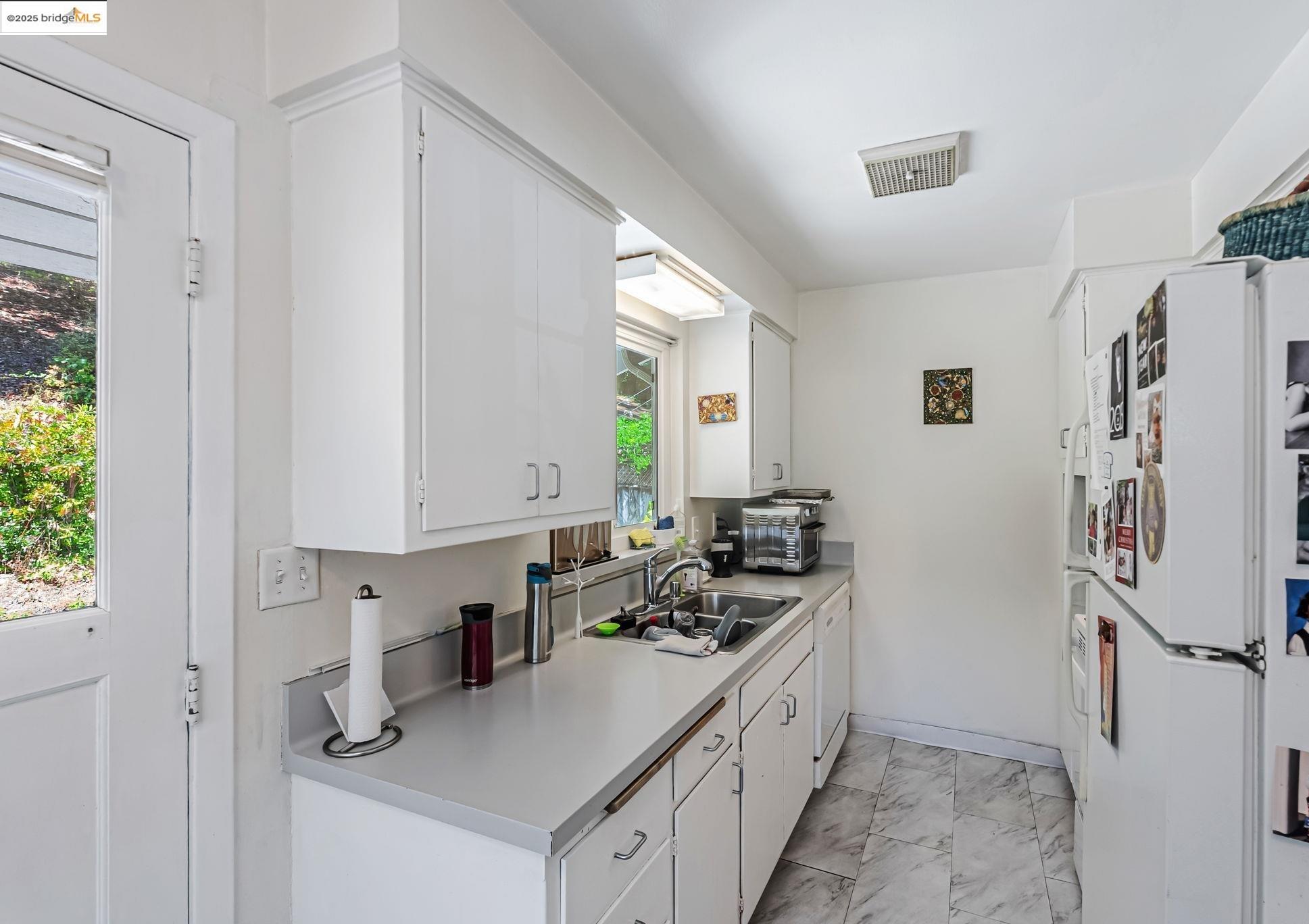 Detail Gallery Image 18 of 24 For 2048-2050 Donald Dr, Moraga,  CA 94556 - – Beds | – Baths
