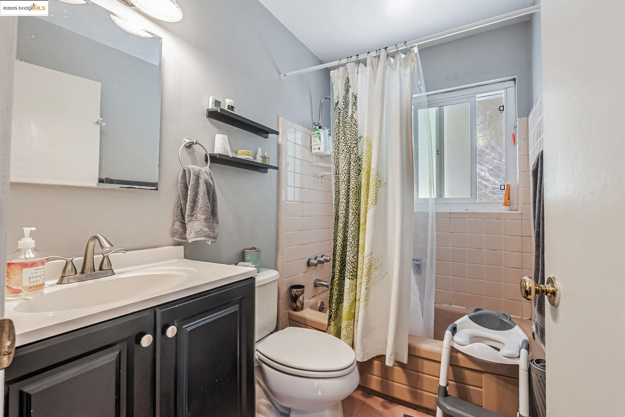 Detail Gallery Image 21 of 24 For 2048-2050 Donald Dr, Moraga,  CA 94556 - – Beds | – Baths