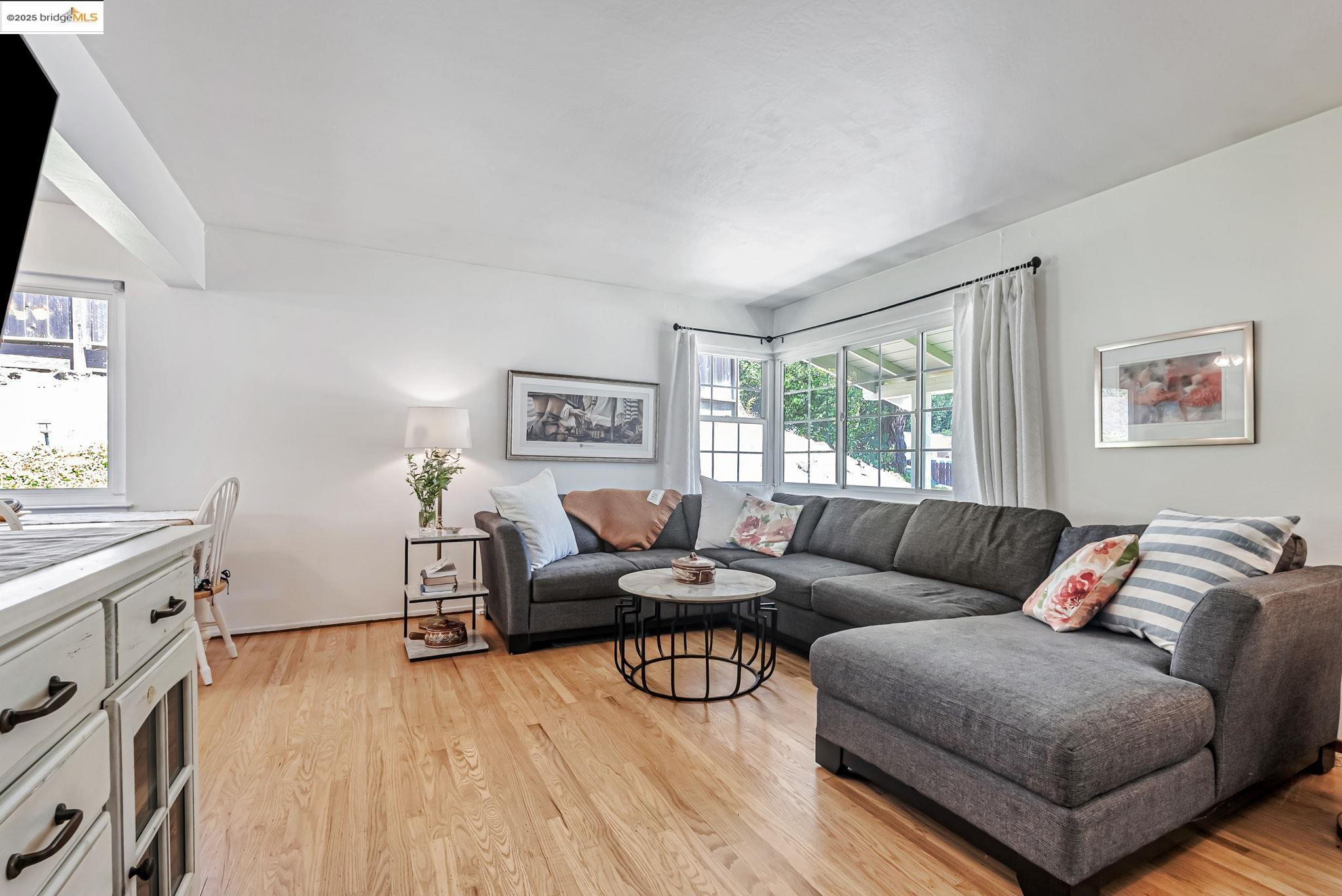 Detail Gallery Image 5 of 24 For 2048-2050 Donald Dr, Moraga,  CA 94556 - – Beds | – Baths