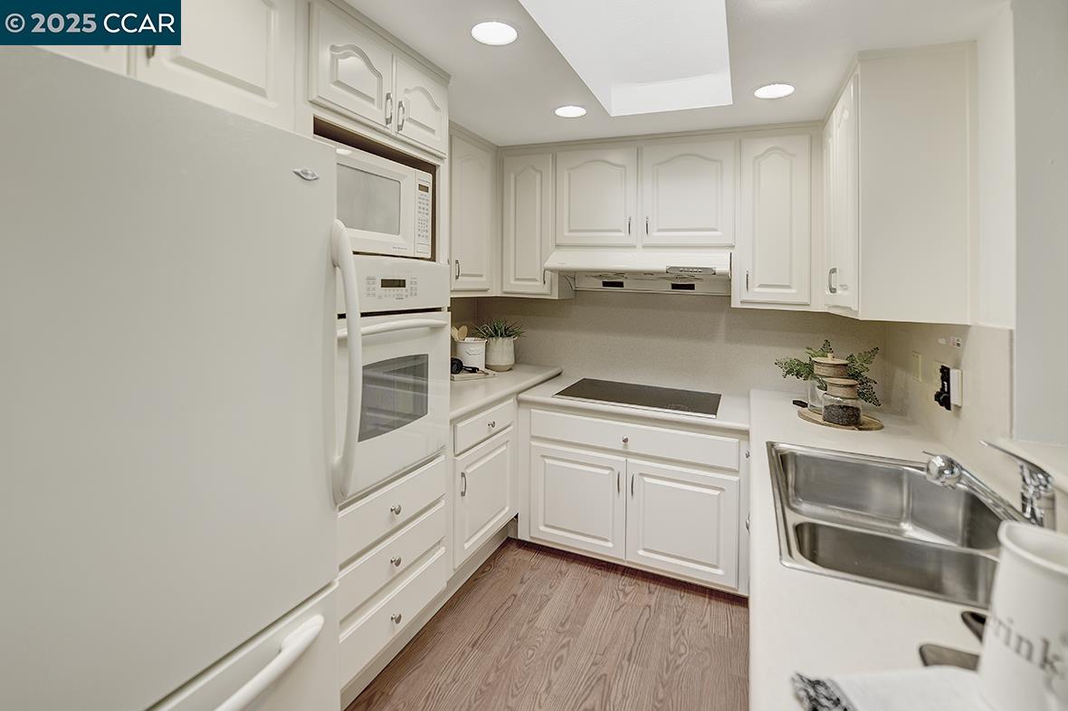 Photo #11: 41103922 Listing: Photo #11