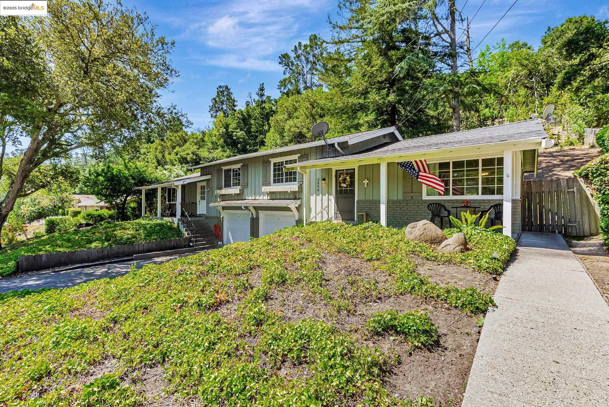 Detail Gallery Image 2 of 24 For 2050 Donald Dr, Moraga,  CA 94556 - 4 Beds | 2 Baths