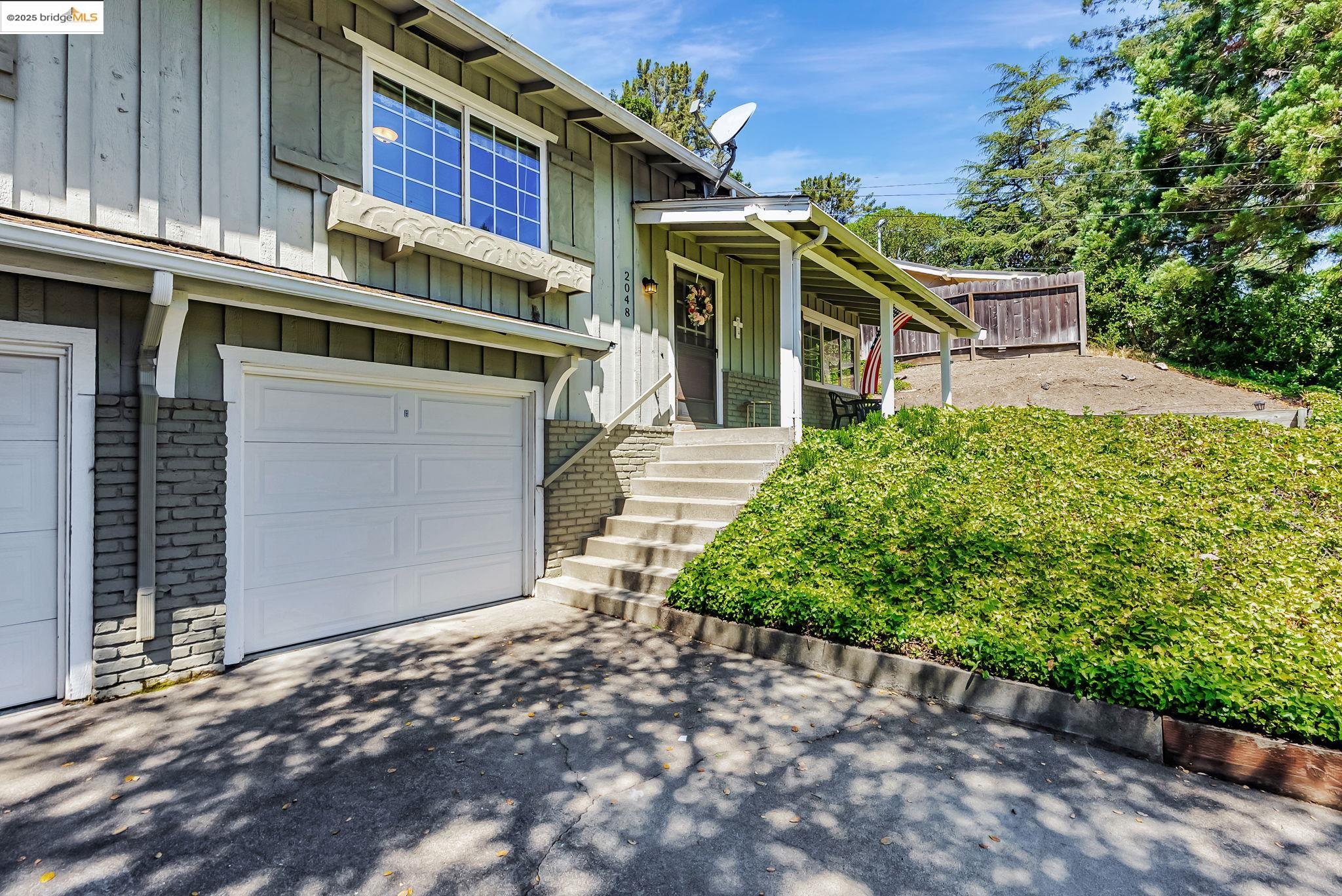 Detail Gallery Image 3 of 24 For 2050 Donald Dr, Moraga,  CA 94556 - 4 Beds | 2 Baths