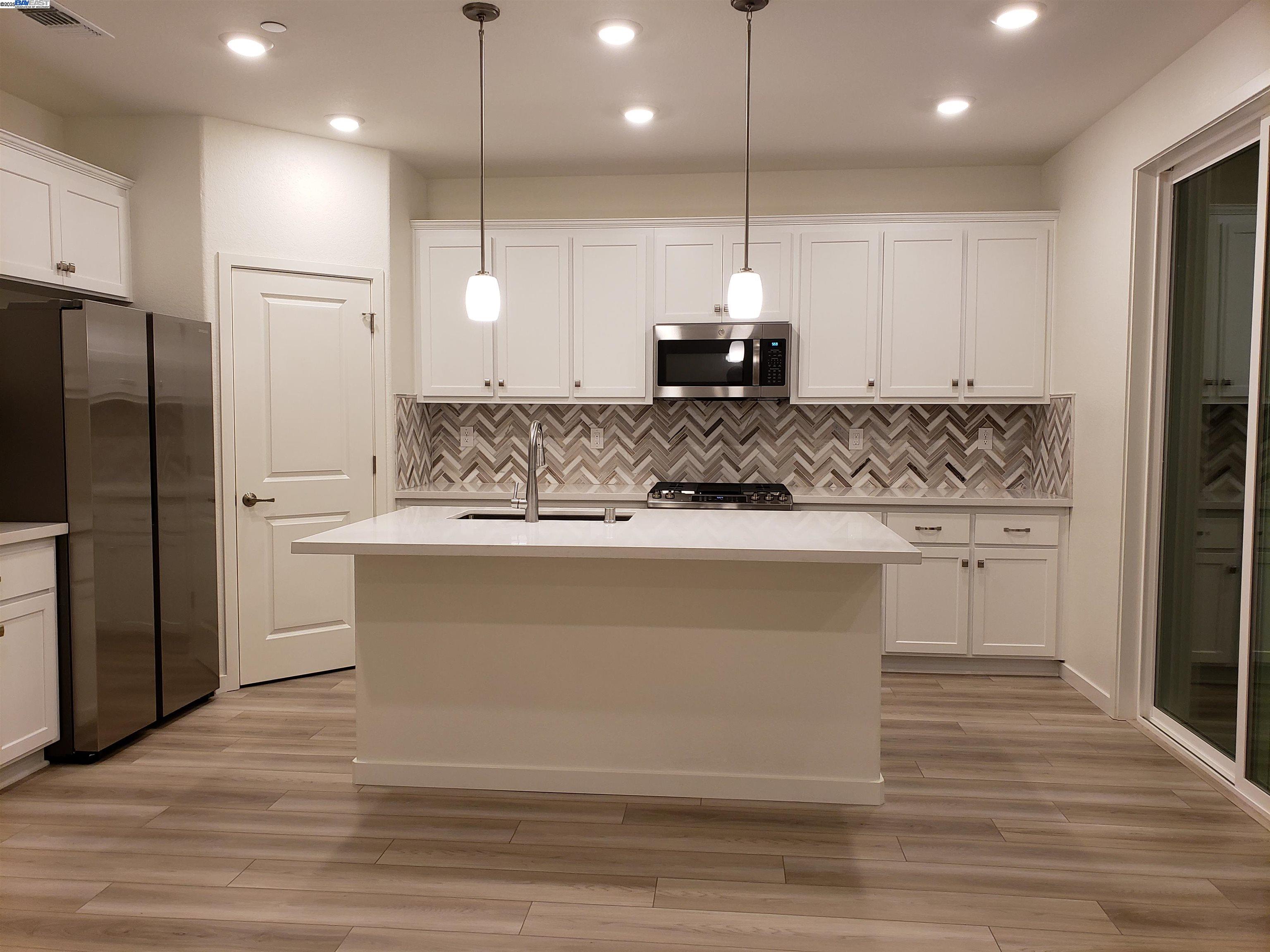 Detail Gallery Image 13 of 15 For 3433 Cantor Dr, Folsom,  CA 95630 - 3 Beds | 2/1 Baths