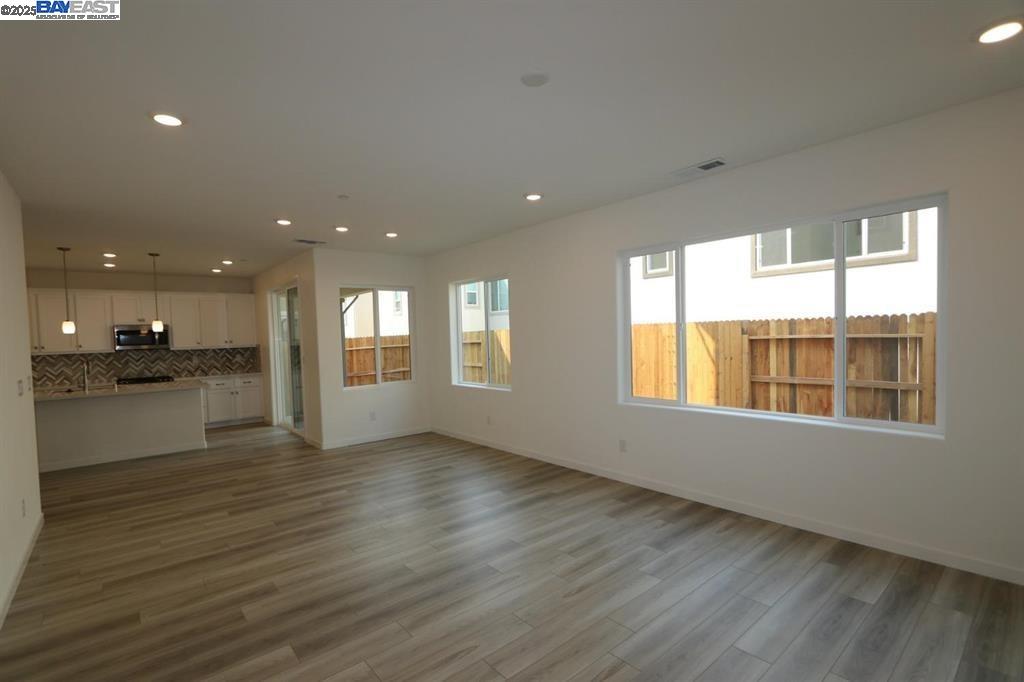 Detail Gallery Image 7 of 15 For 3433 Cantor Dr, Folsom,  CA 95630 - 3 Beds | 2/1 Baths