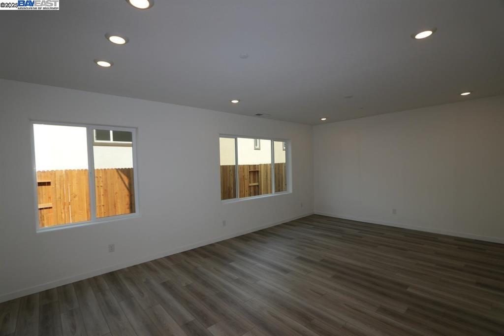 Detail Gallery Image 8 of 15 For 3433 Cantor Dr, Folsom,  CA 95630 - 3 Beds | 2/1 Baths