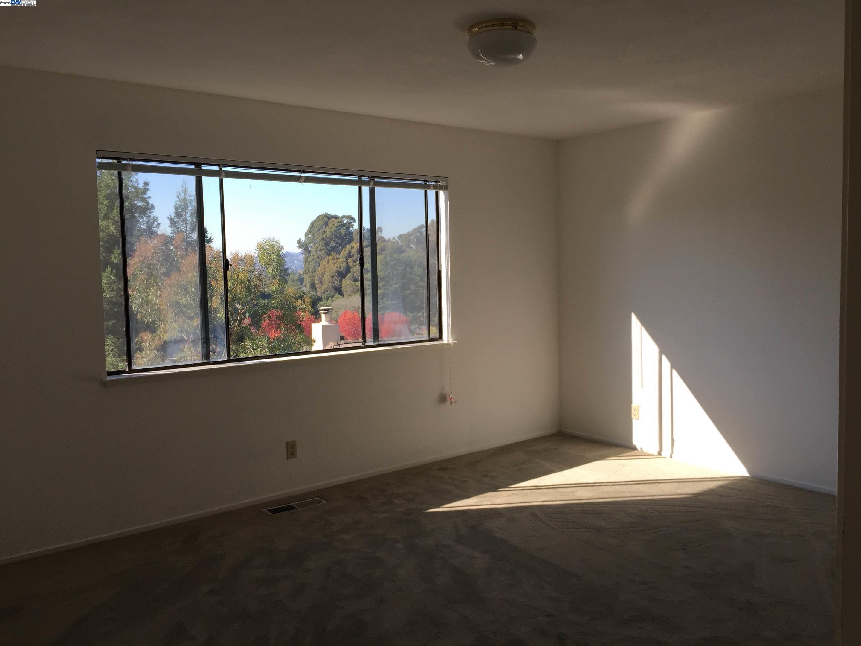 Detail Gallery Image 11 of 13 For 21164 Timco Way, Castro Valley,  CA 94552 - 4 Beds | 2/1 Baths