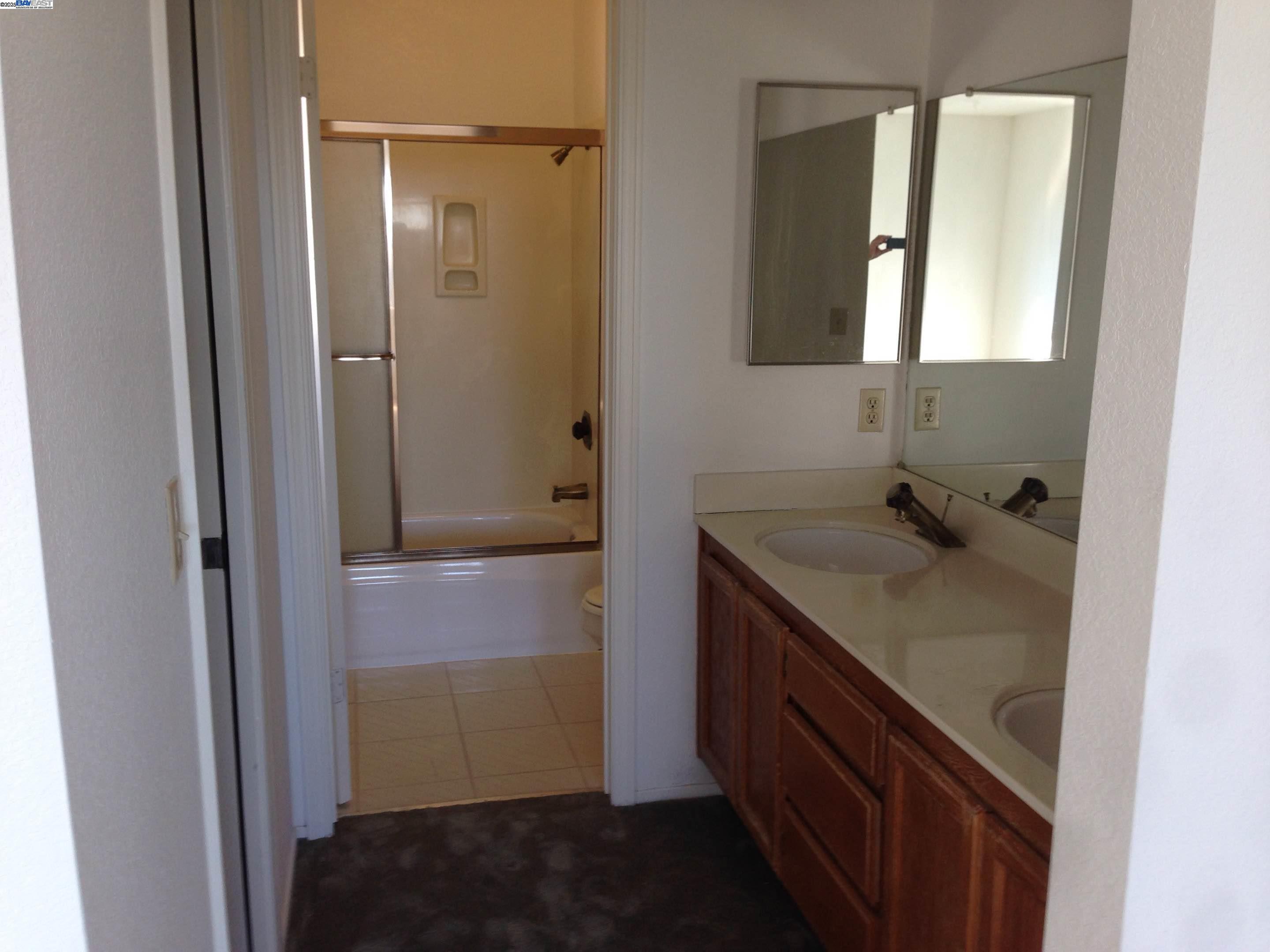 Detail Gallery Image 3 of 13 For 21164 Timco Way, Castro Valley,  CA 94552 - 4 Beds | 2/1 Baths