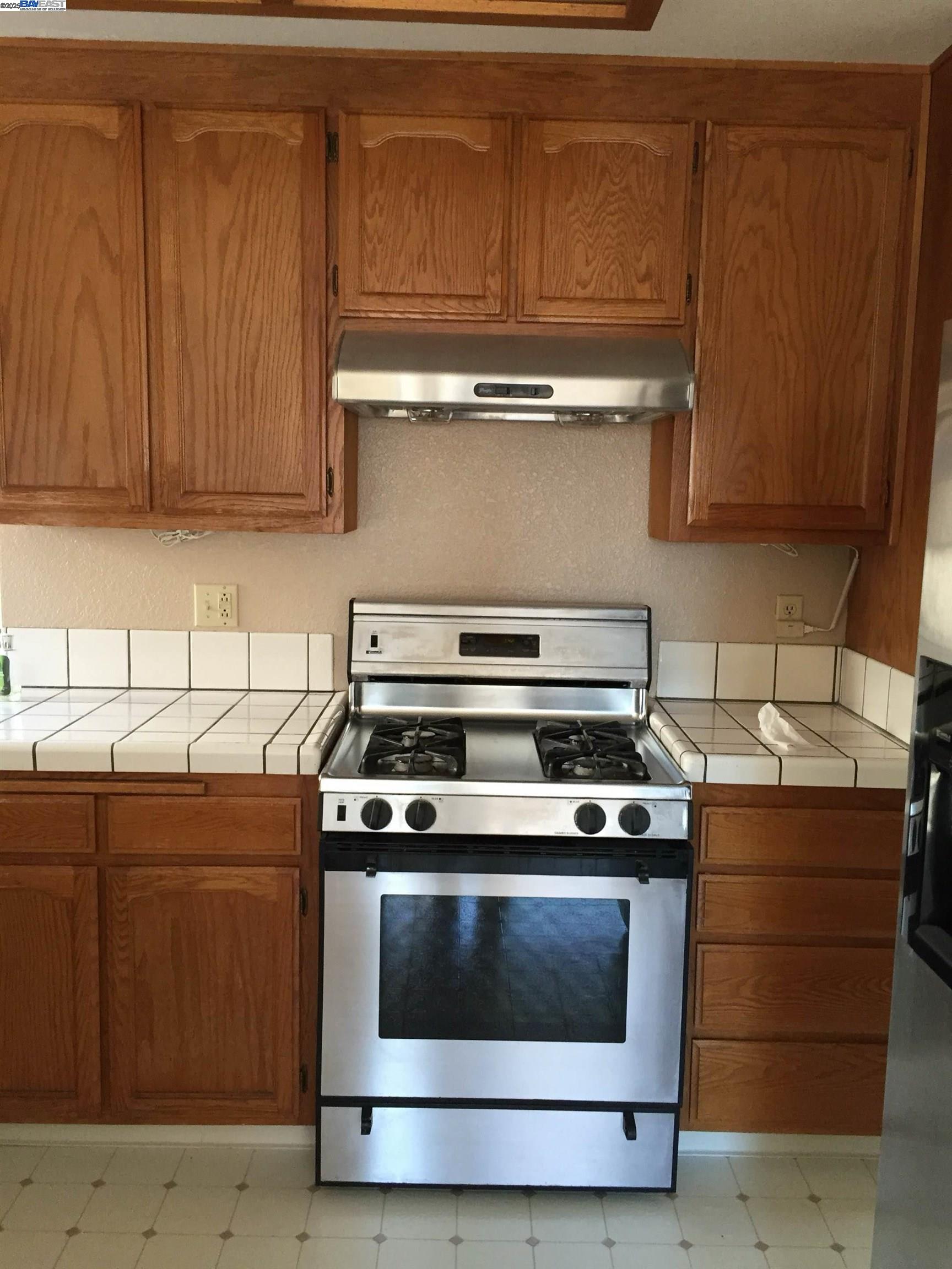Detail Gallery Image 8 of 13 For 21164 Timco Way, Castro Valley,  CA 94552 - 4 Beds | 2/1 Baths
