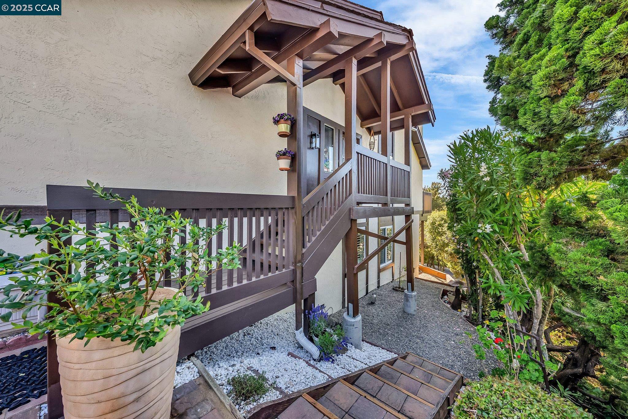 Detail Gallery Image 14 of 60 For 1310 Lewis Ln, Pinole,  CA 94564 - 3 Beds | 2/1 Baths