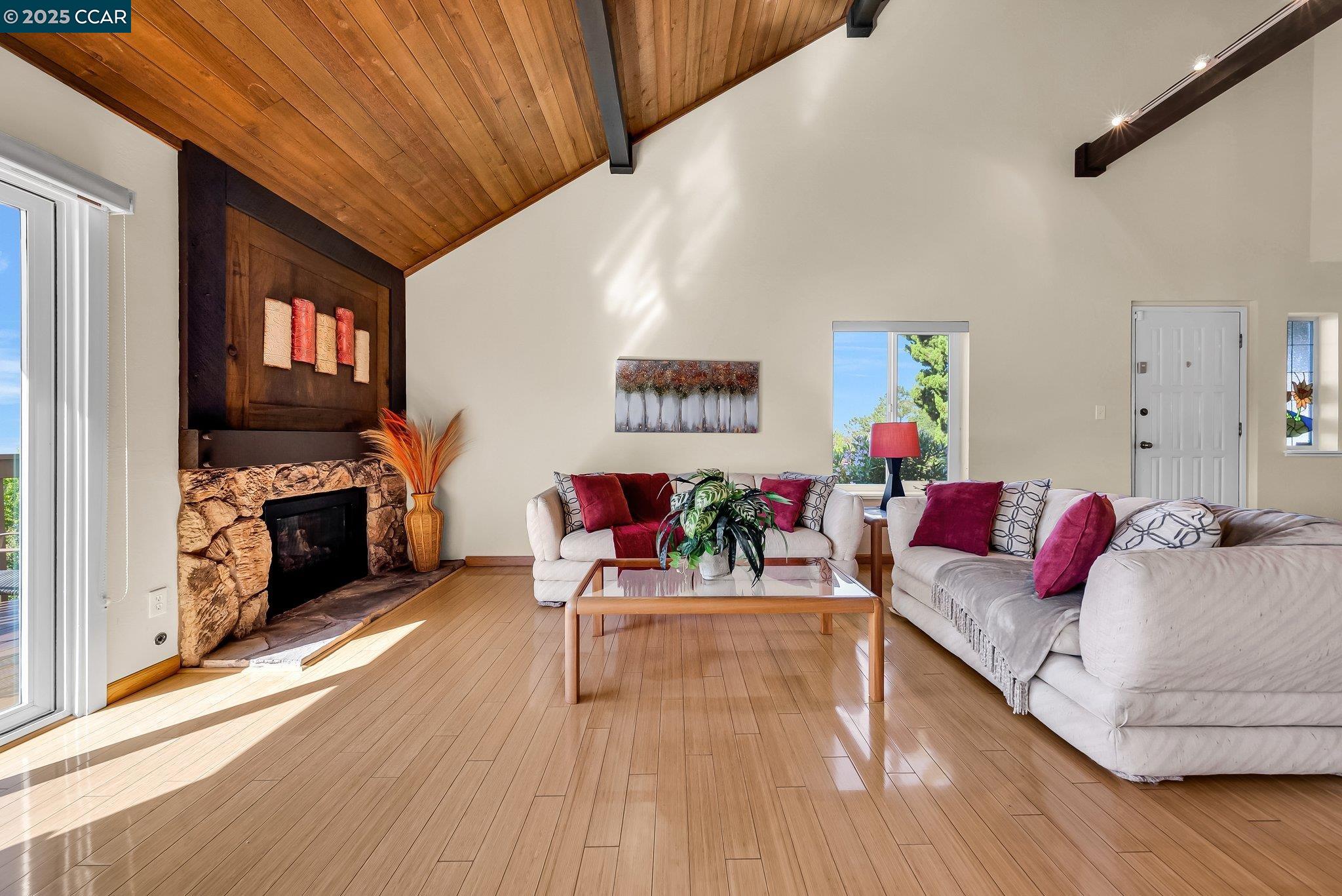 Detail Gallery Image 17 of 60 For 1310 Lewis Ln, Pinole,  CA 94564 - 3 Beds | 2/1 Baths