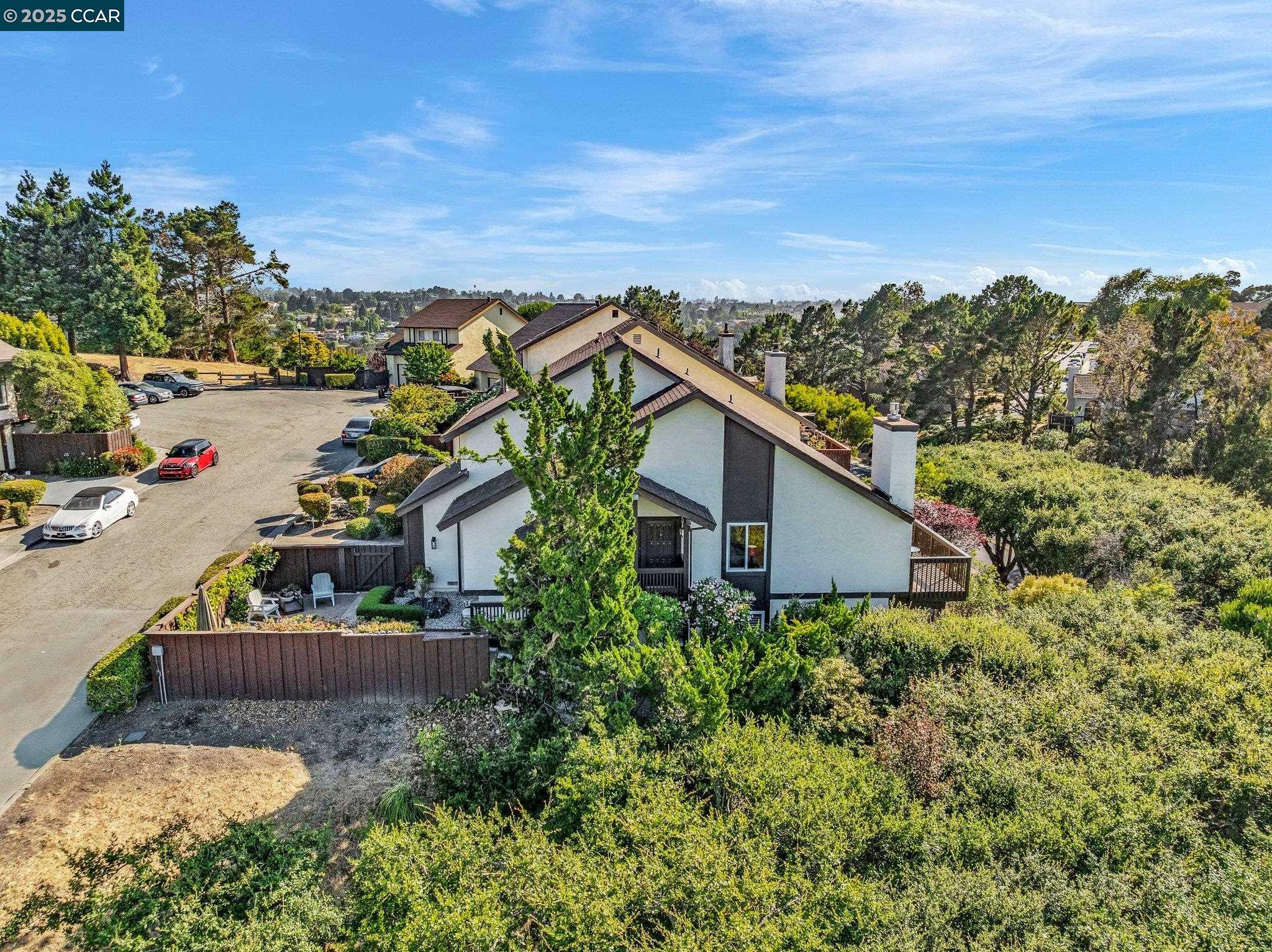 Detail Gallery Image 5 of 60 For 1310 Lewis Ln, Pinole,  CA 94564 - 3 Beds | 2/1 Baths