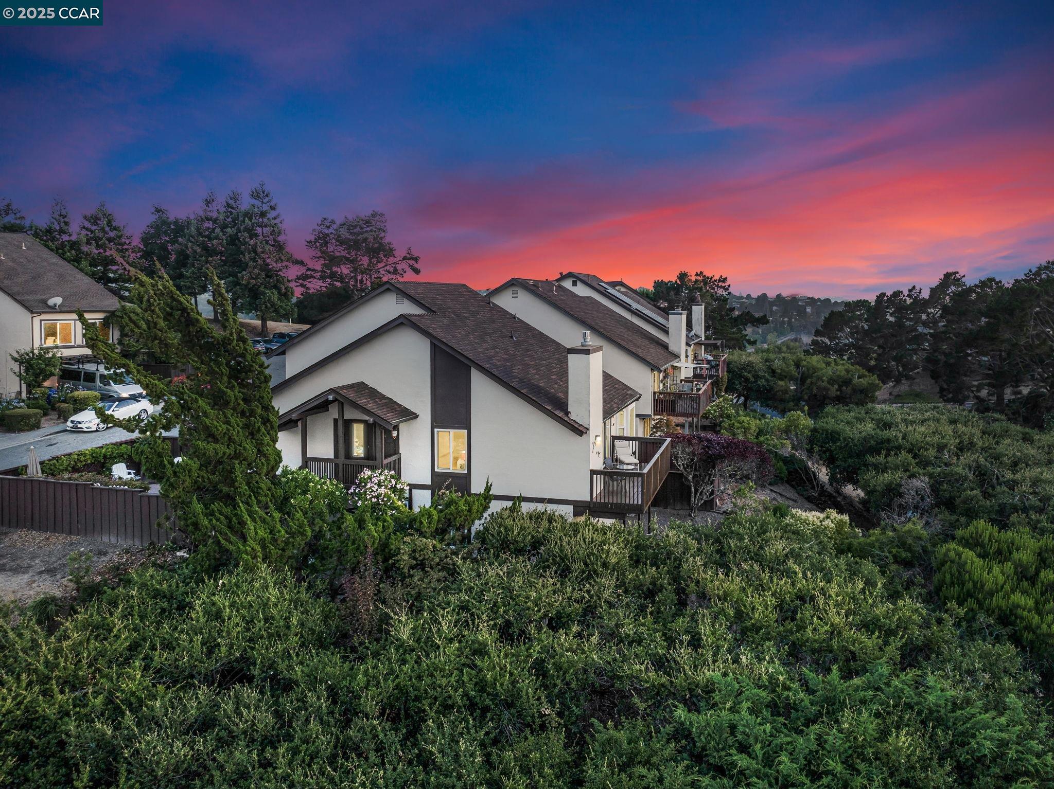 Detail Gallery Image 9 of 60 For 1310 Lewis Ln, Pinole,  CA 94564 - 3 Beds | 2/1 Baths