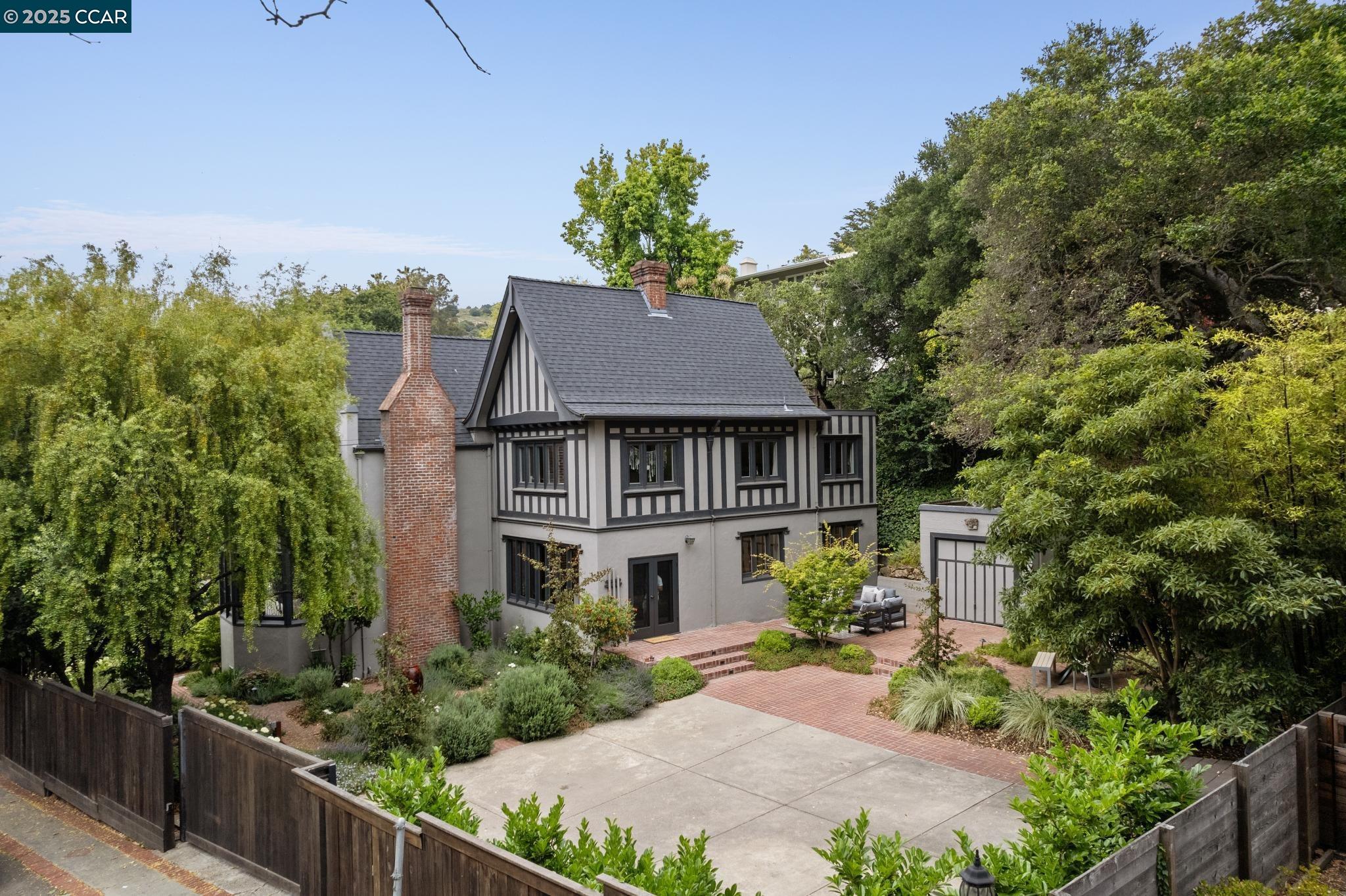 Detail Gallery Image 2 of 60 For 91 Tunnel Rd, Berkeley,  CA 94705 - 3 Beds | 2/1 Baths