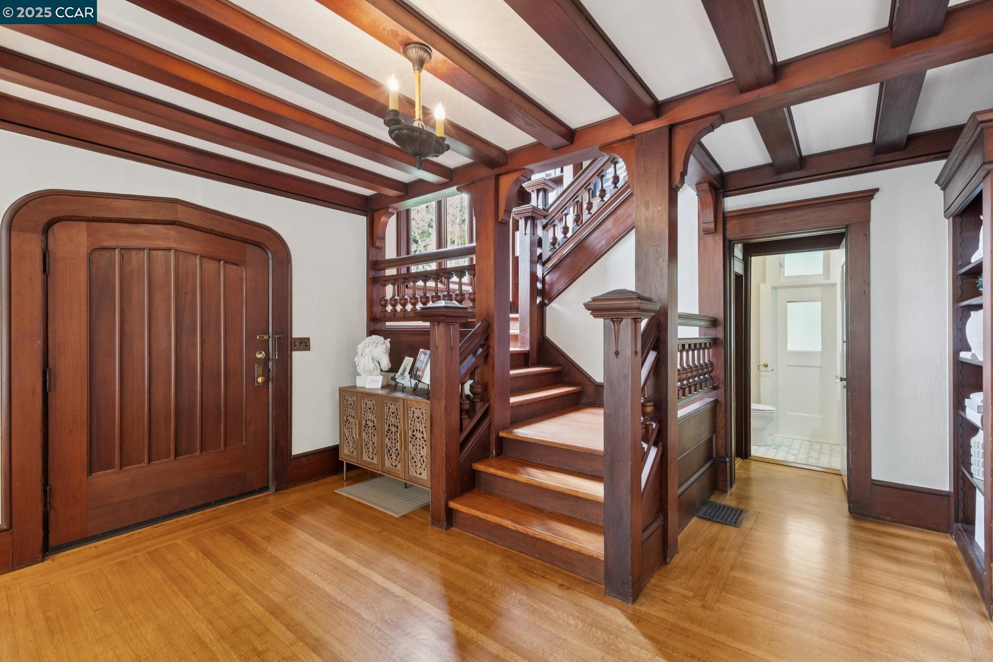 Detail Gallery Image 12 of 60 For 91 Tunnel Rd, Berkeley,  CA 94705 - 3 Beds | 2/1 Baths