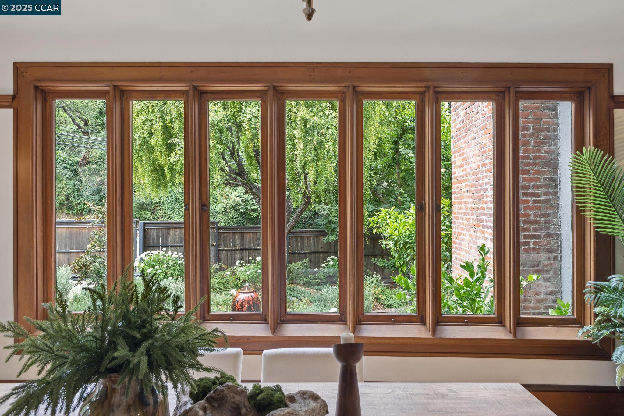 Detail Gallery Image 19 of 60 For 91 Tunnel Rd, Berkeley,  CA 94705 - 3 Beds | 2/1 Baths