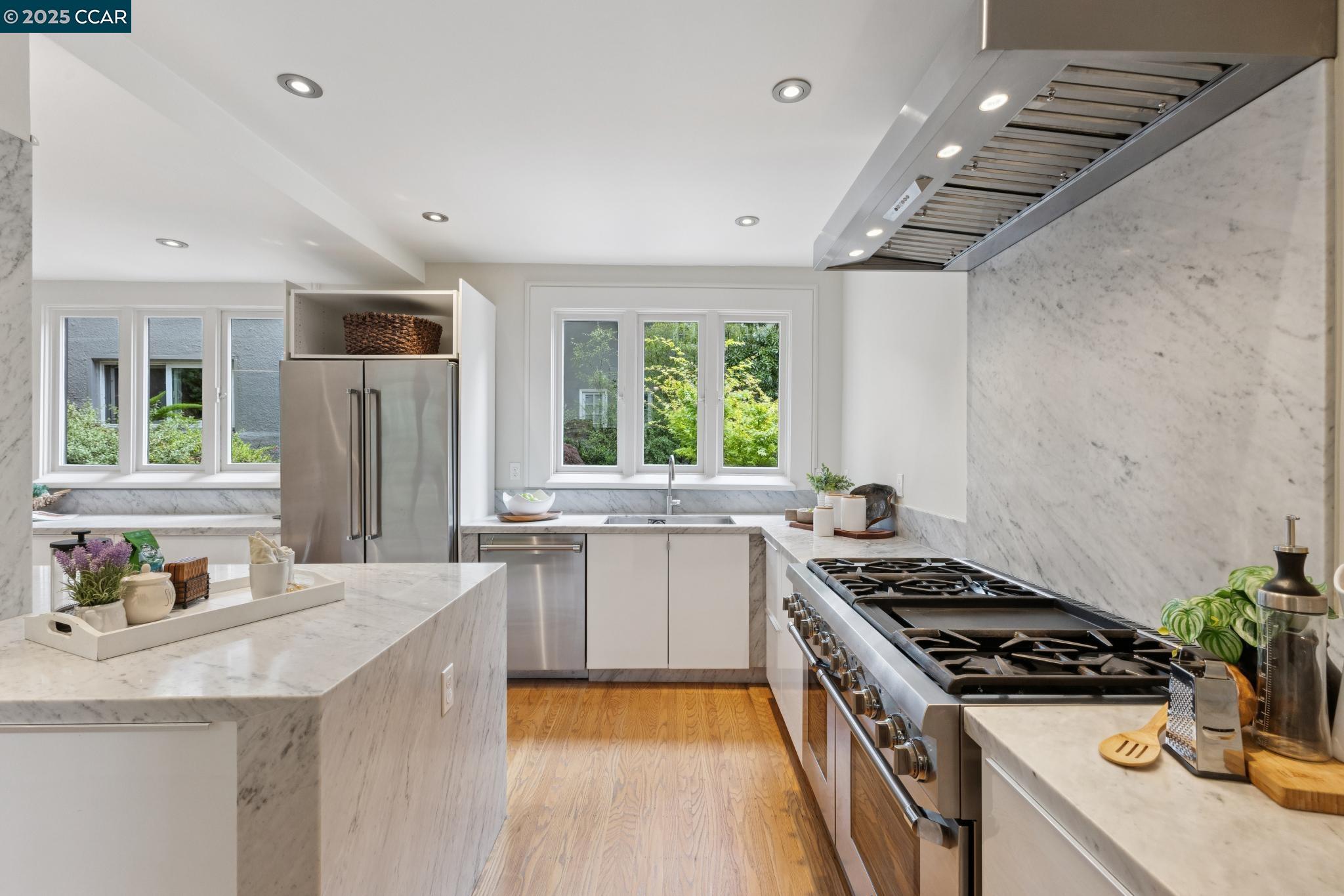 Detail Gallery Image 23 of 60 For 91 Tunnel Rd, Berkeley,  CA 94705 - 3 Beds | 2/1 Baths