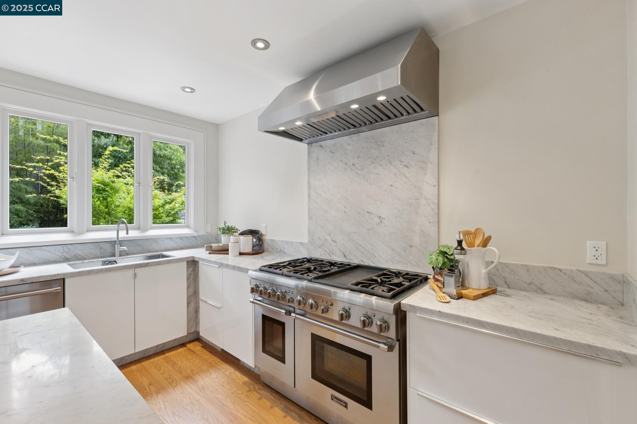 Detail Gallery Image 24 of 60 For 91 Tunnel Rd, Berkeley,  CA 94705 - 3 Beds | 2/1 Baths