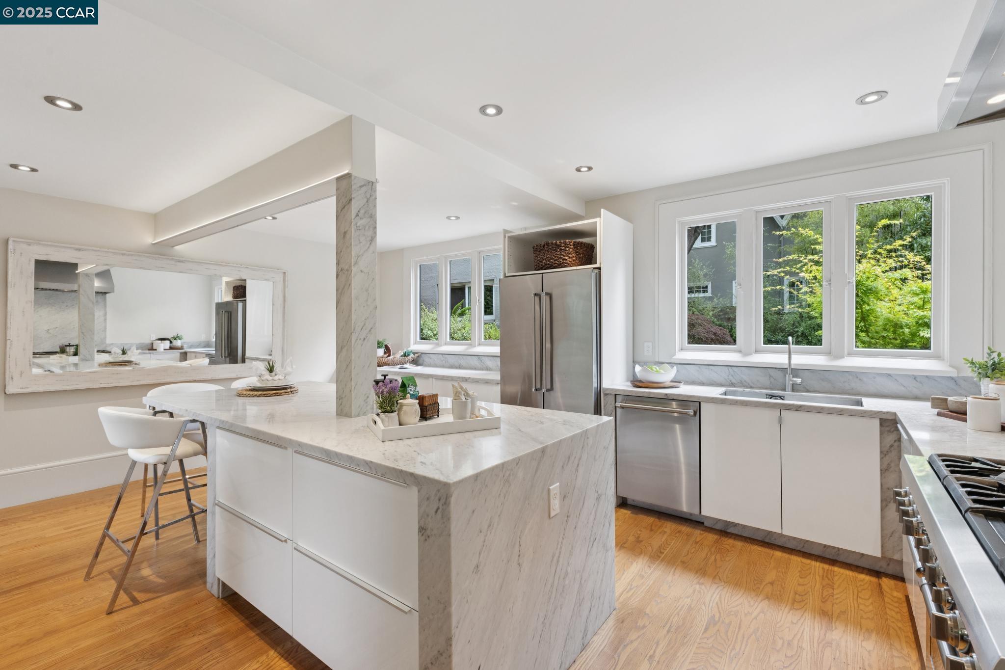 Detail Gallery Image 26 of 60 For 91 Tunnel Rd, Berkeley,  CA 94705 - 3 Beds | 2/1 Baths