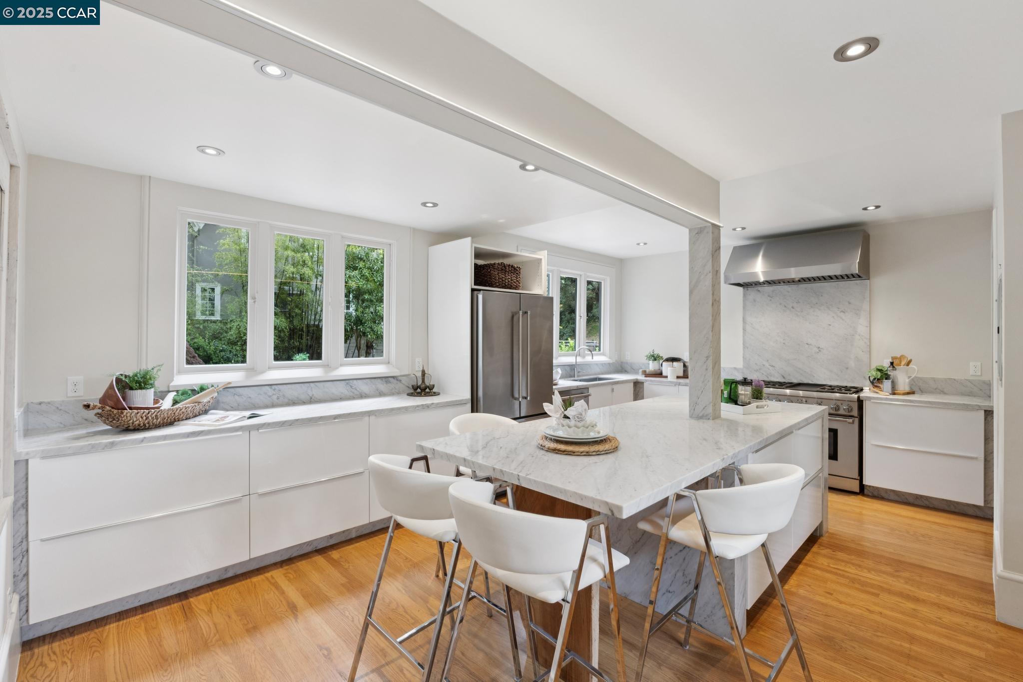 Detail Gallery Image 27 of 60 For 91 Tunnel Rd, Berkeley,  CA 94705 - 3 Beds | 2/1 Baths