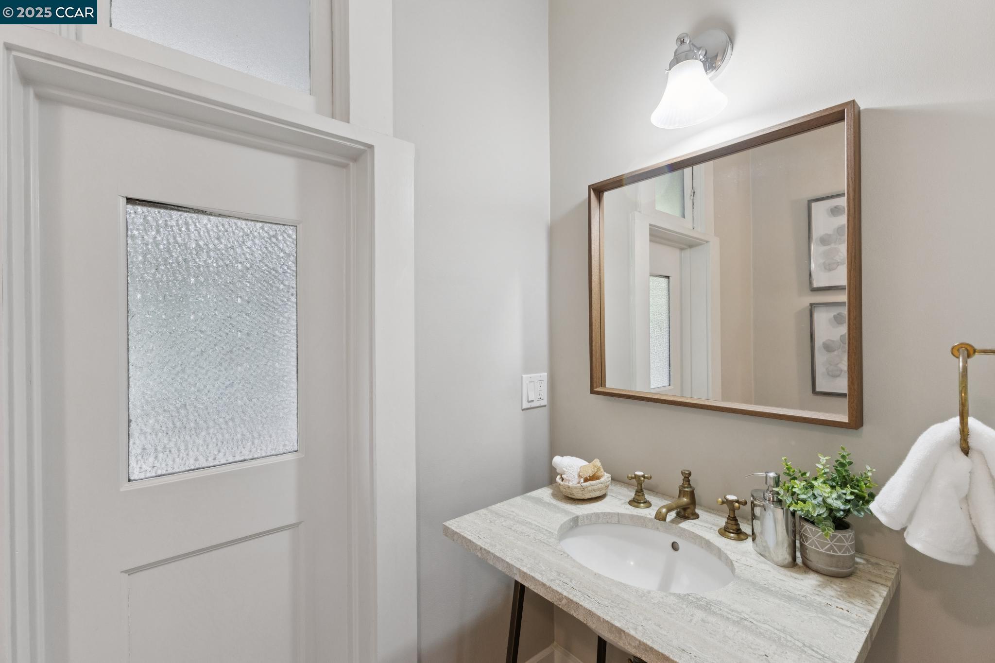 Detail Gallery Image 30 of 60 For 91 Tunnel Rd, Berkeley,  CA 94705 - 3 Beds | 2/1 Baths