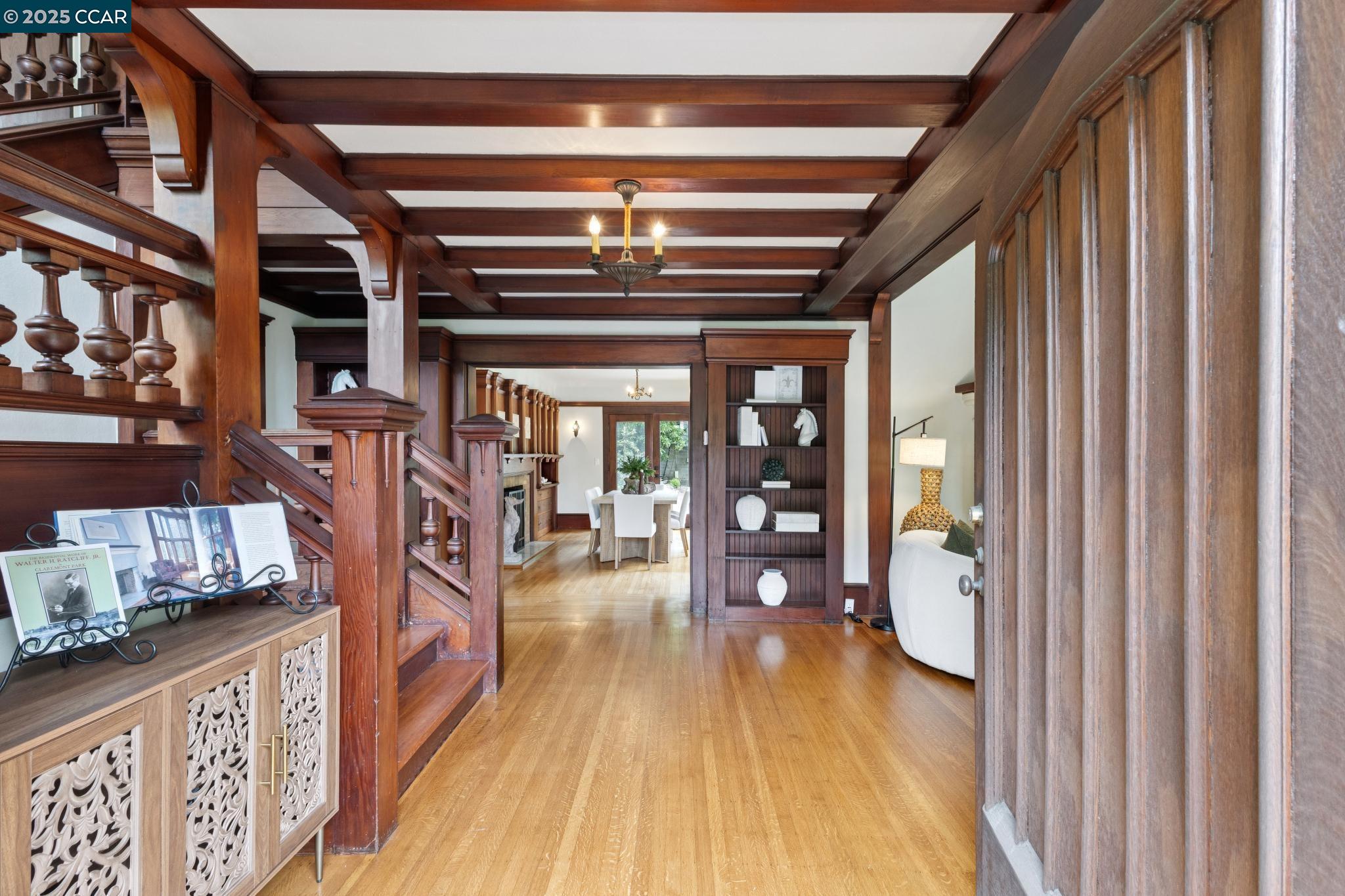 Detail Gallery Image 5 of 60 For 91 Tunnel Rd, Berkeley,  CA 94705 - 3 Beds | 2/1 Baths