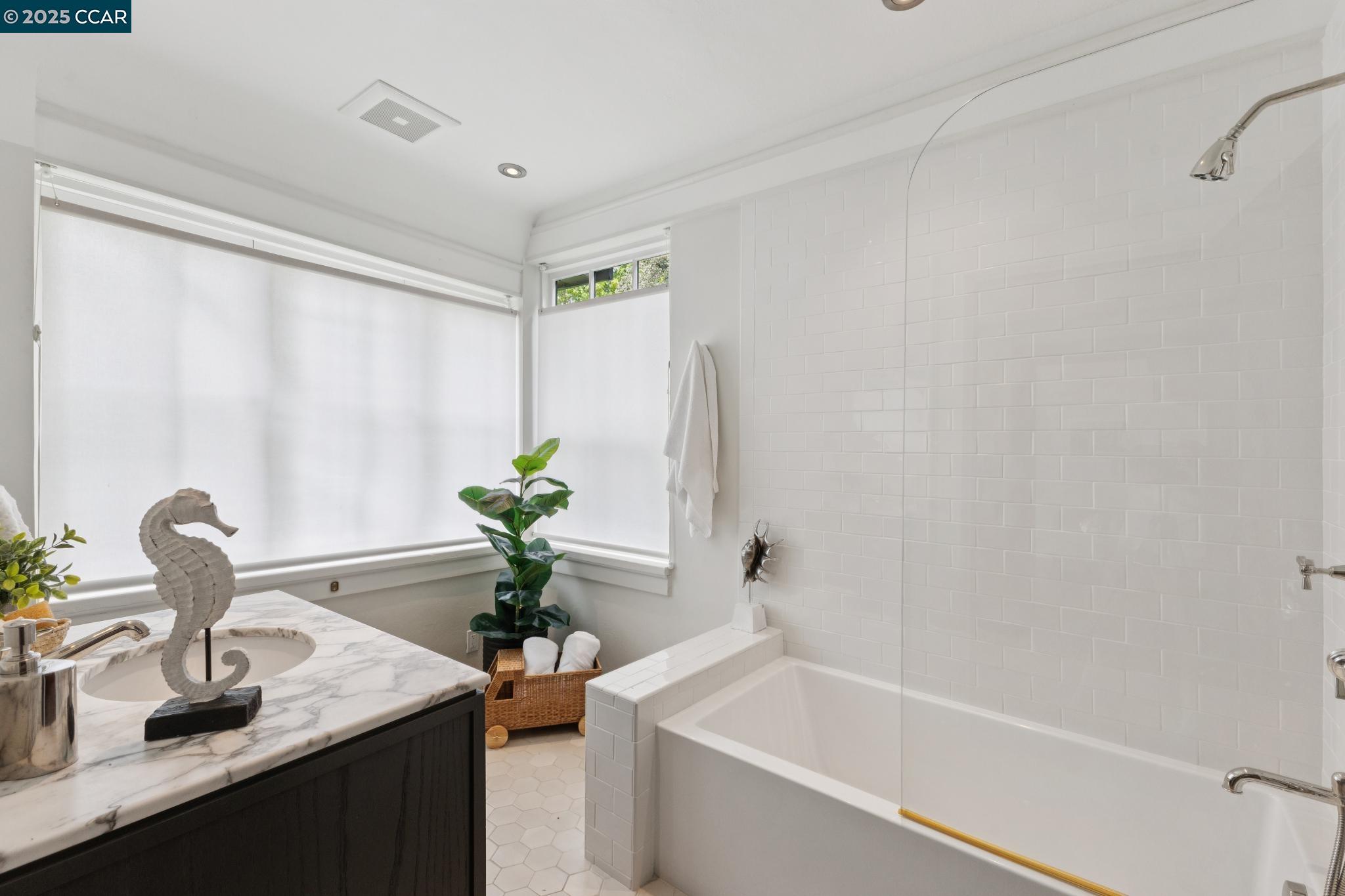 Detail Gallery Image 48 of 60 For 91 Tunnel Rd, Berkeley,  CA 94705 - 3 Beds | 2/1 Baths