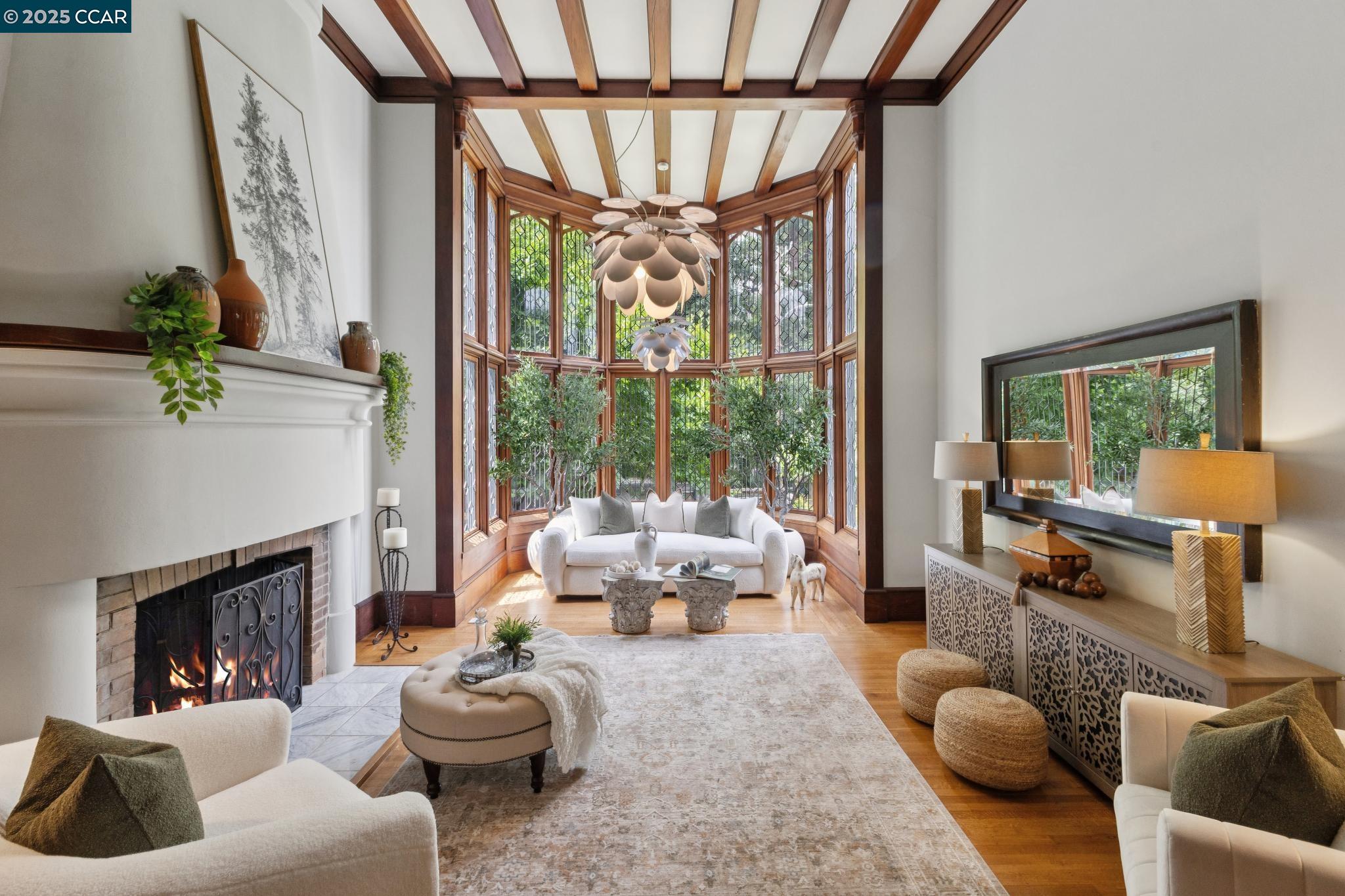 Detail Gallery Image 6 of 60 For 91 Tunnel Rd, Berkeley,  CA 94705 - 3 Beds | 2/1 Baths