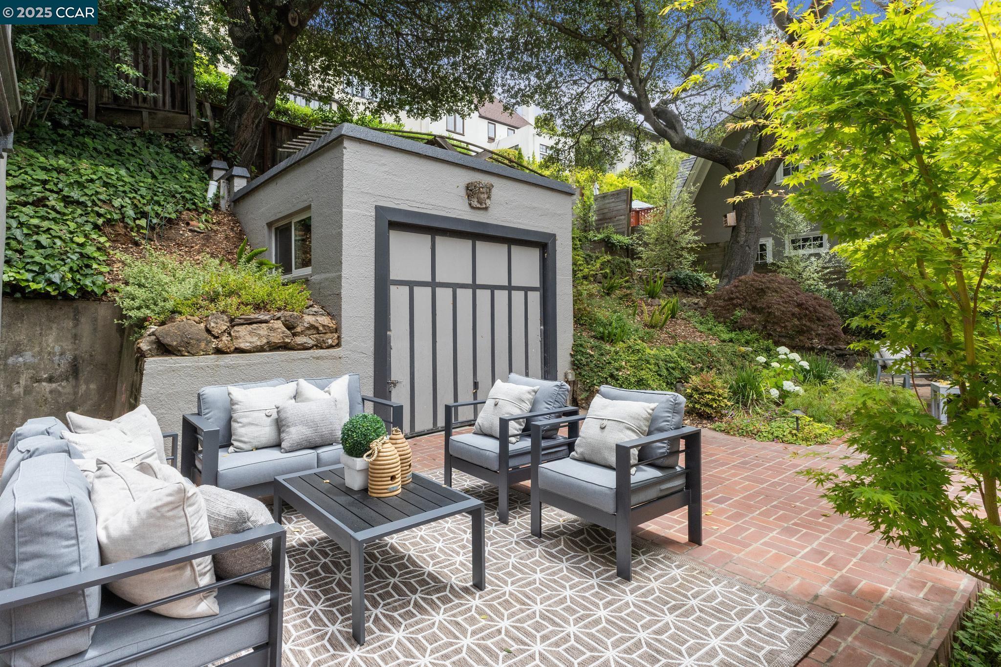 Detail Gallery Image 52 of 60 For 91 Tunnel Rd, Berkeley,  CA 94705 - 3 Beds | 2/1 Baths