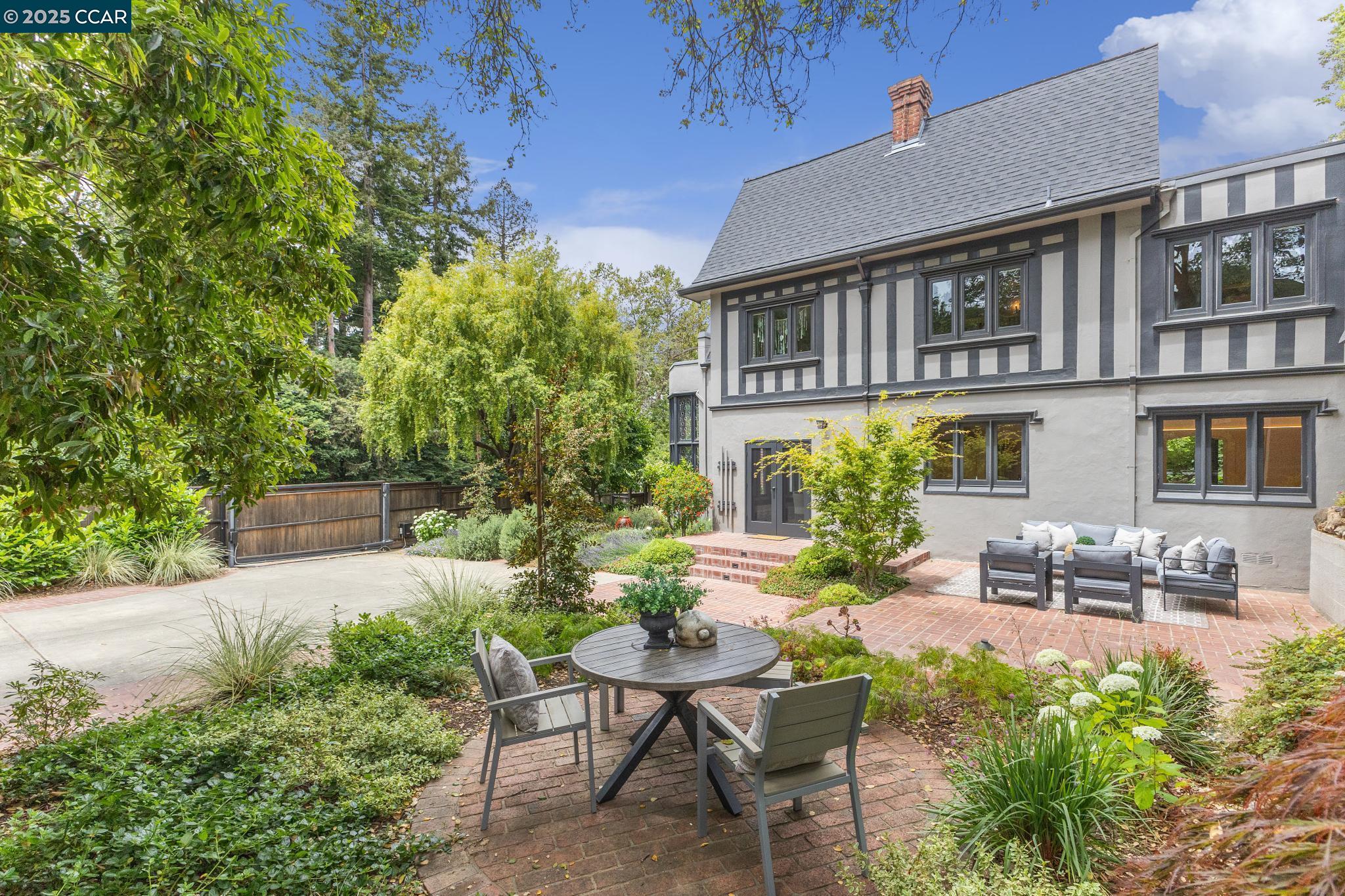 Detail Gallery Image 53 of 60 For 91 Tunnel Rd, Berkeley,  CA 94705 - 3 Beds | 2/1 Baths