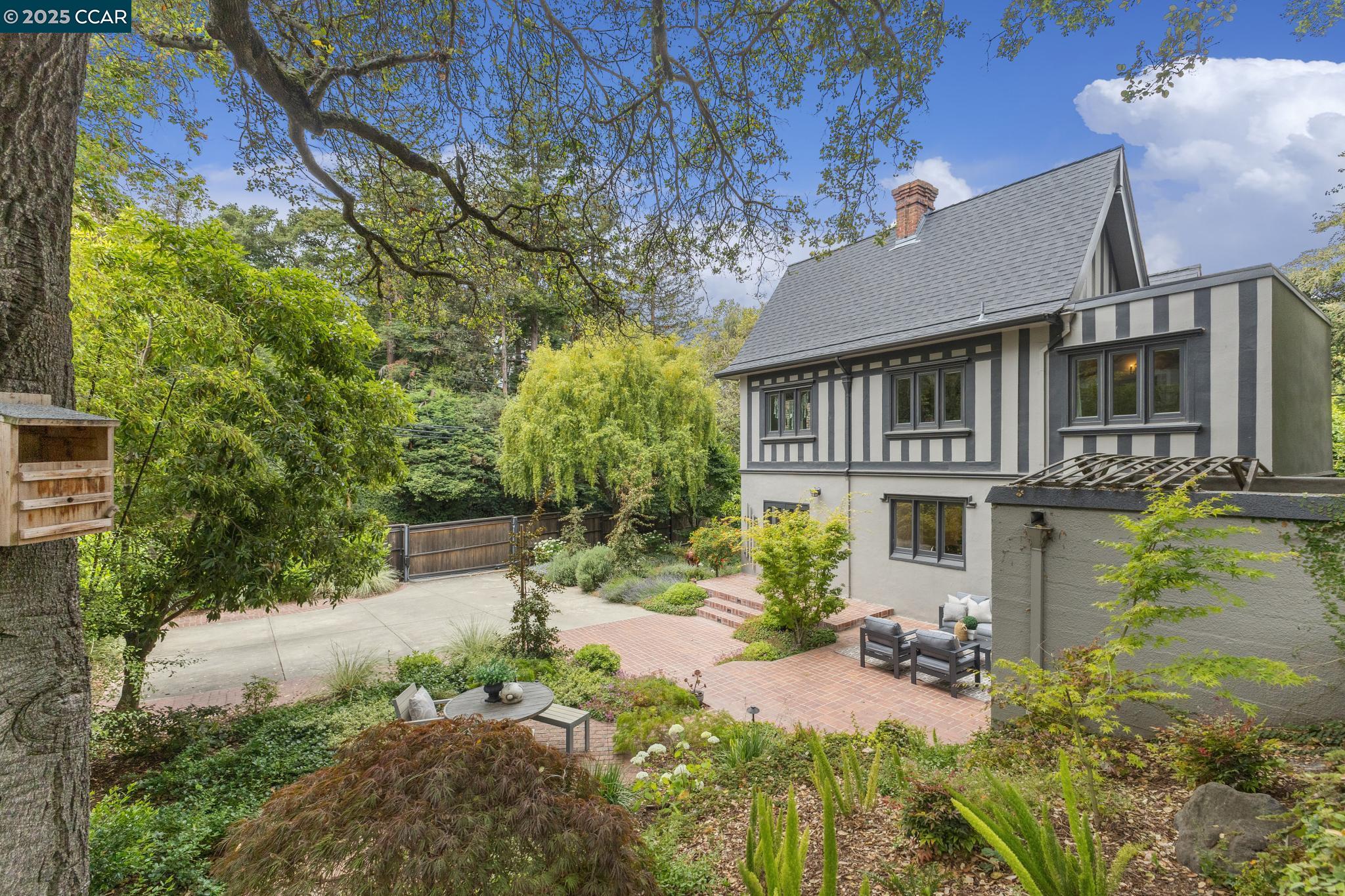 Detail Gallery Image 54 of 60 For 91 Tunnel Rd, Berkeley,  CA 94705 - 3 Beds | 2/1 Baths