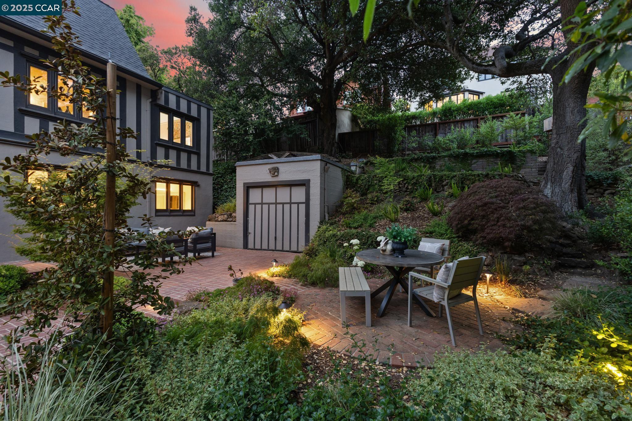 Detail Gallery Image 58 of 60 For 91 Tunnel Rd, Berkeley,  CA 94705 - 3 Beds | 2/1 Baths