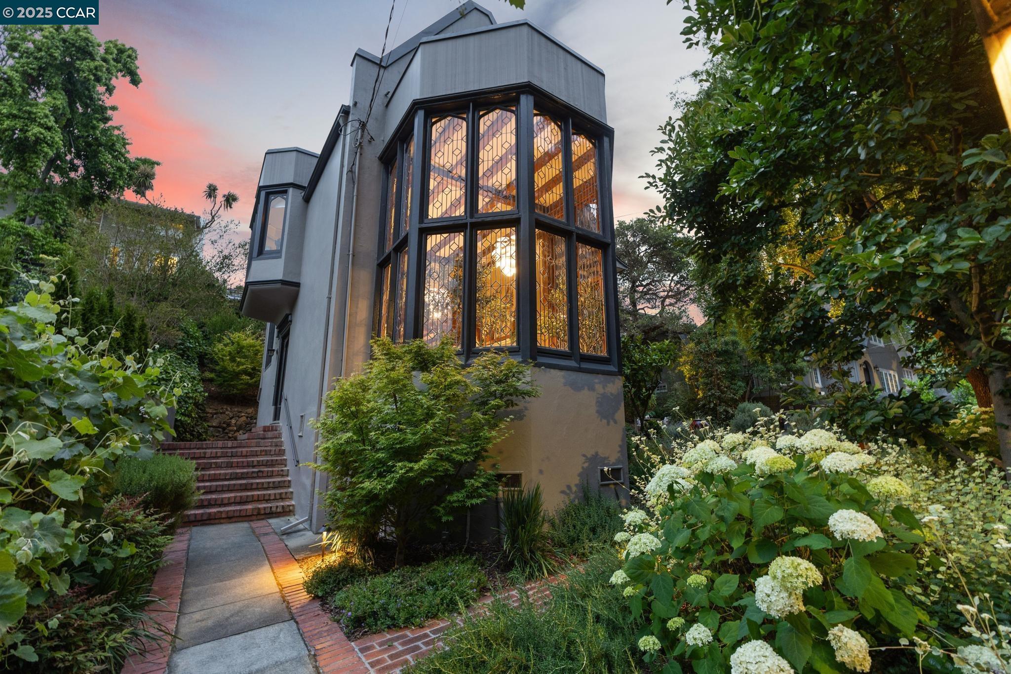 Detail Gallery Image 59 of 60 For 91 Tunnel Rd, Berkeley,  CA 94705 - 3 Beds | 2/1 Baths