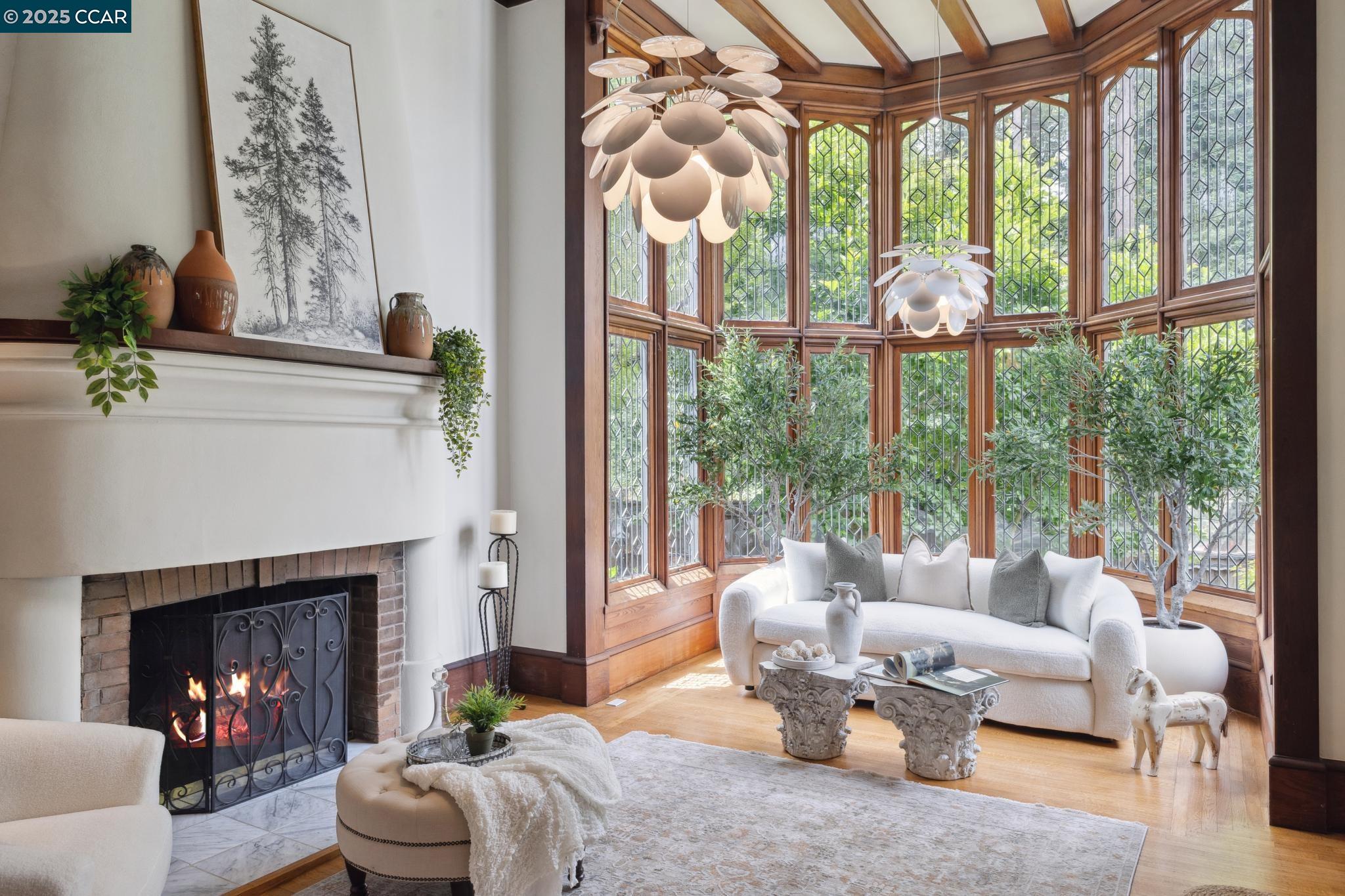 Detail Gallery Image 7 of 60 For 91 Tunnel Rd, Berkeley,  CA 94705 - 3 Beds | 2/1 Baths