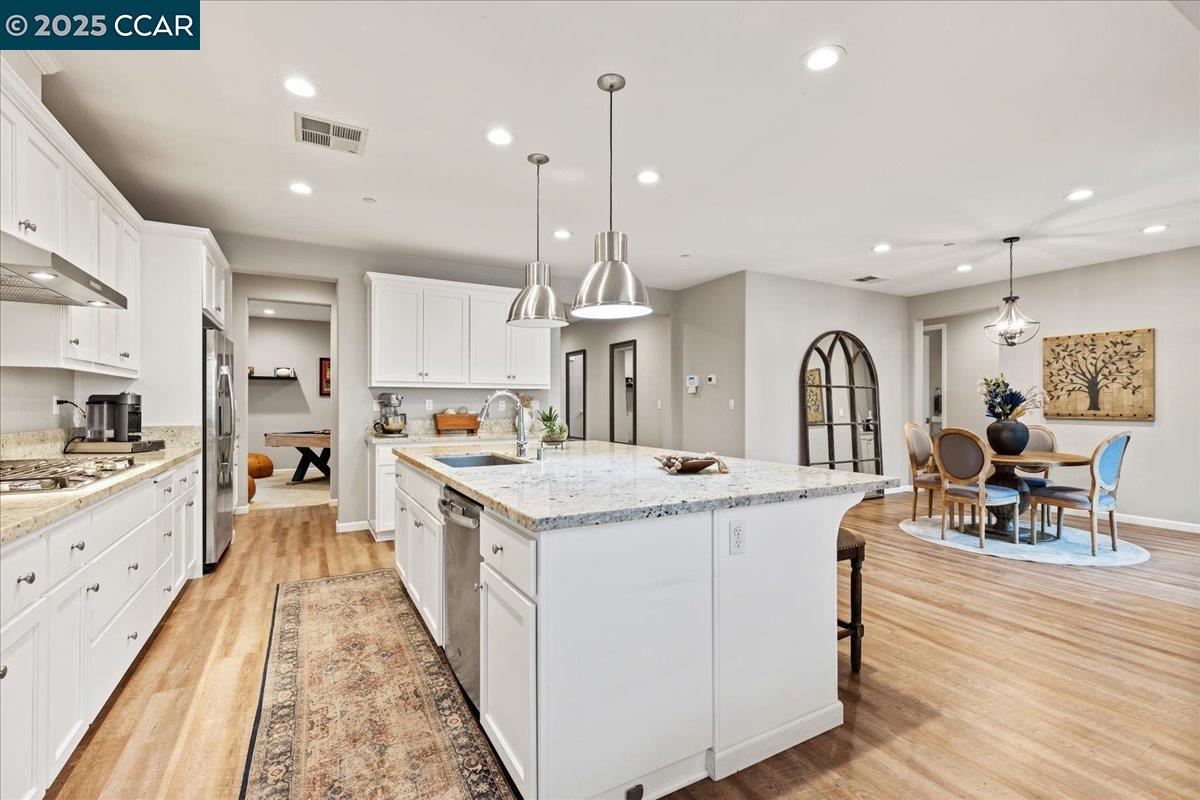 Detail Gallery Image 11 of 42 For 369 Parkfield Way, Oakley,  CA 94561 - 5 Beds | 4 Baths