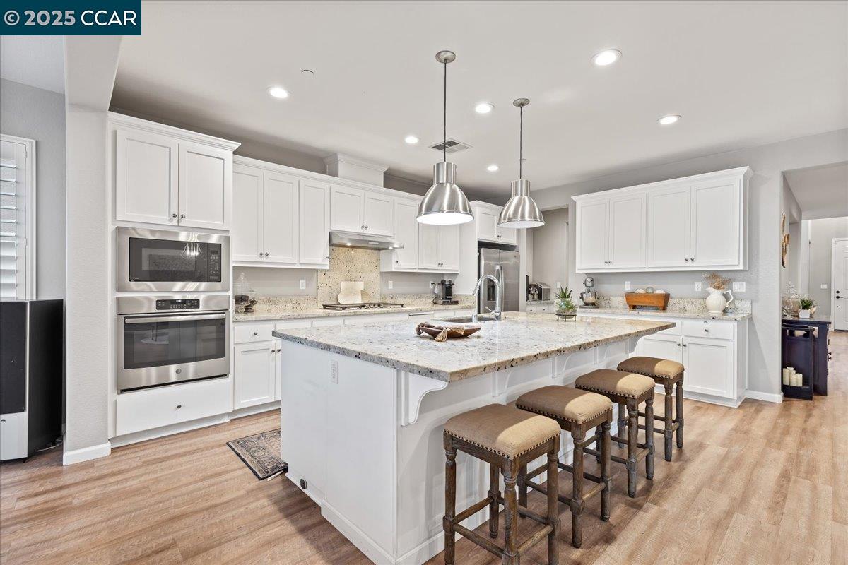 Detail Gallery Image 12 of 42 For 369 Parkfield Way, Oakley,  CA 94561 - 5 Beds | 4 Baths