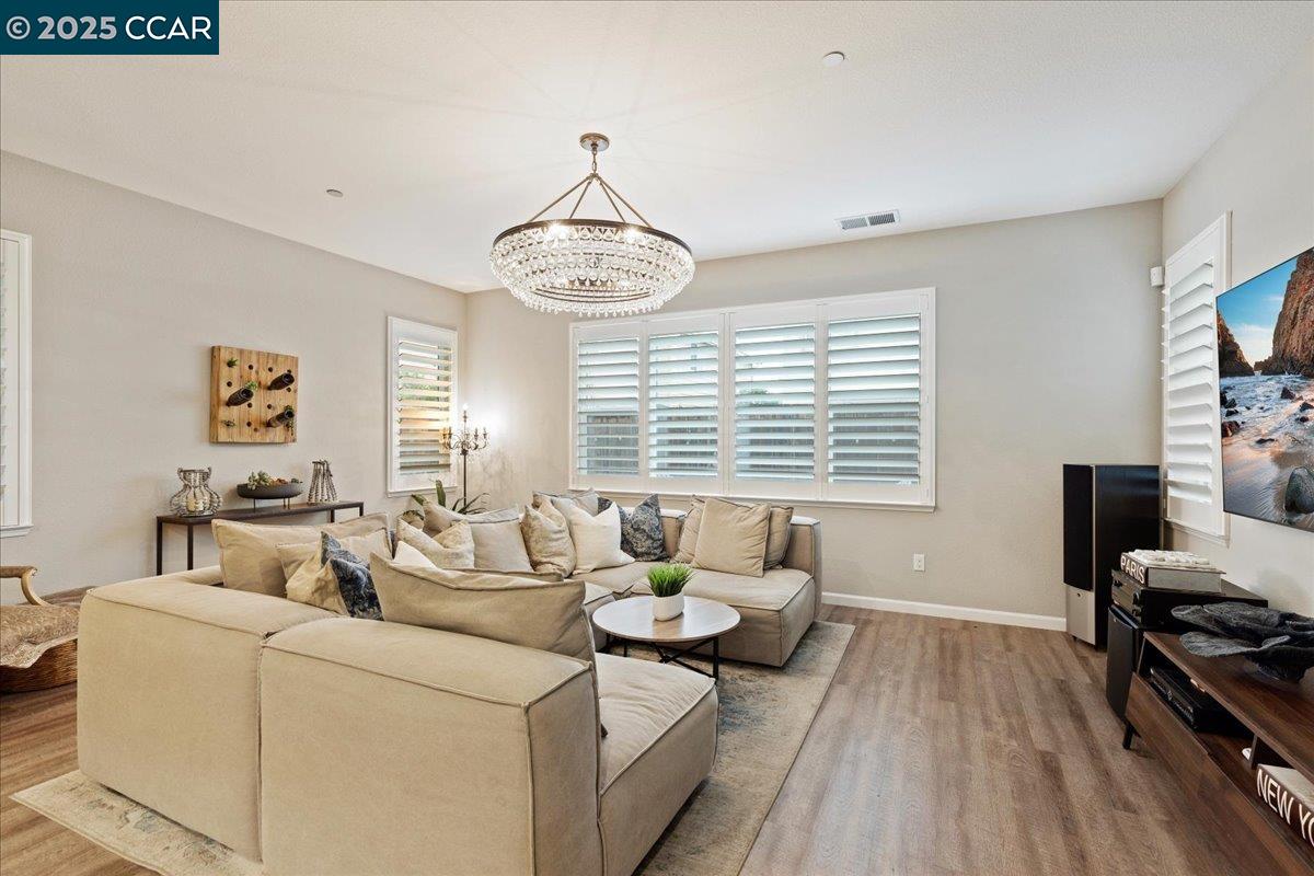 Detail Gallery Image 14 of 42 For 369 Parkfield Way, Oakley,  CA 94561 - 5 Beds | 4 Baths