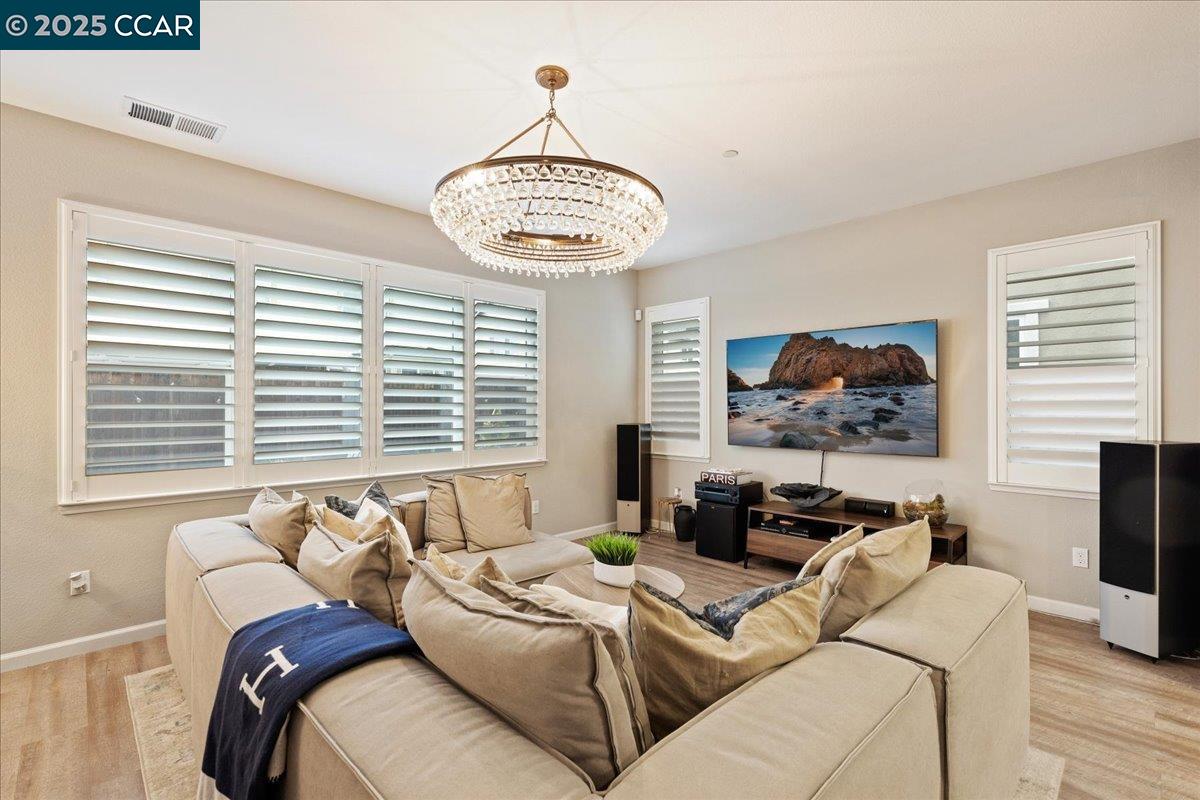 Detail Gallery Image 15 of 42 For 369 Parkfield Way, Oakley,  CA 94561 - 5 Beds | 4 Baths