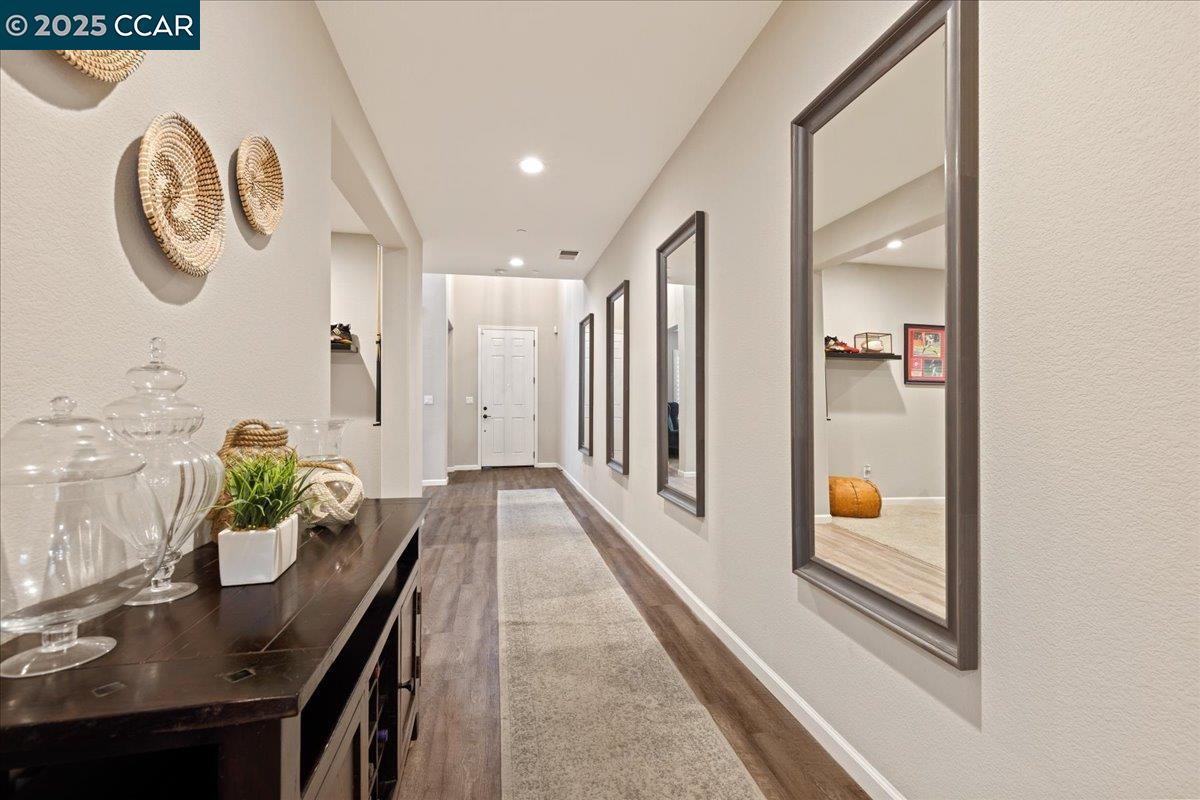 Detail Gallery Image 6 of 42 For 369 Parkfield Way, Oakley,  CA 94561 - 5 Beds | 4 Baths