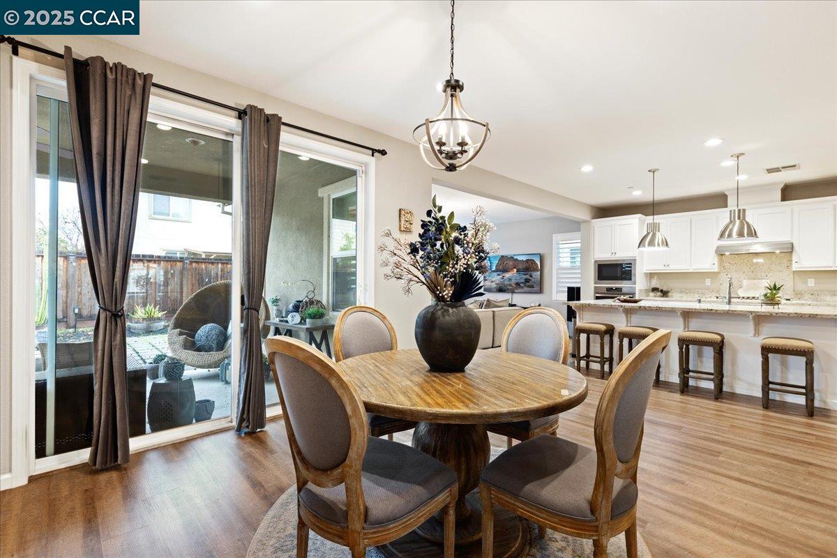 Detail Gallery Image 8 of 42 For 369 Parkfield Way, Oakley,  CA 94561 - 5 Beds | 4 Baths