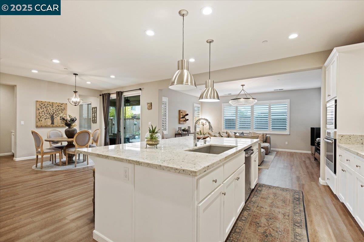 Detail Gallery Image 9 of 42 For 369 Parkfield Way, Oakley,  CA 94561 - 5 Beds | 4 Baths