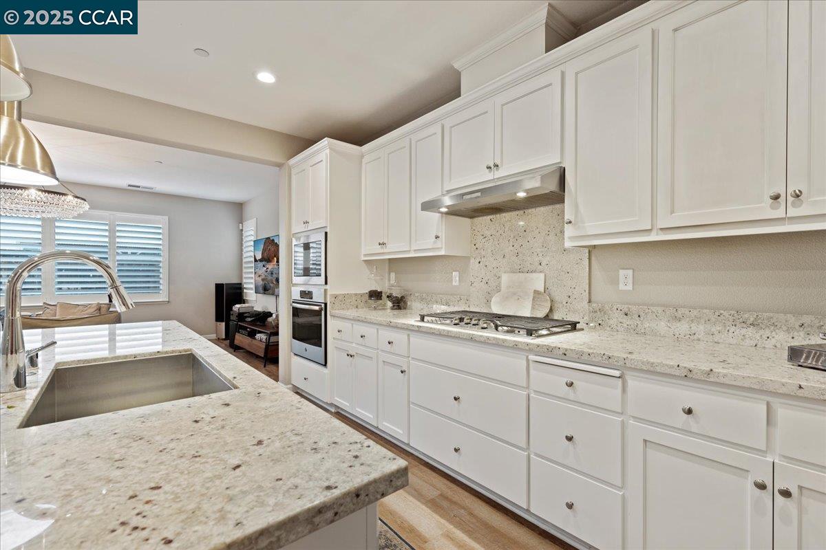 Detail Gallery Image 10 of 42 For 369 Parkfield Way, Oakley,  CA 94561 - 5 Beds | 4 Baths