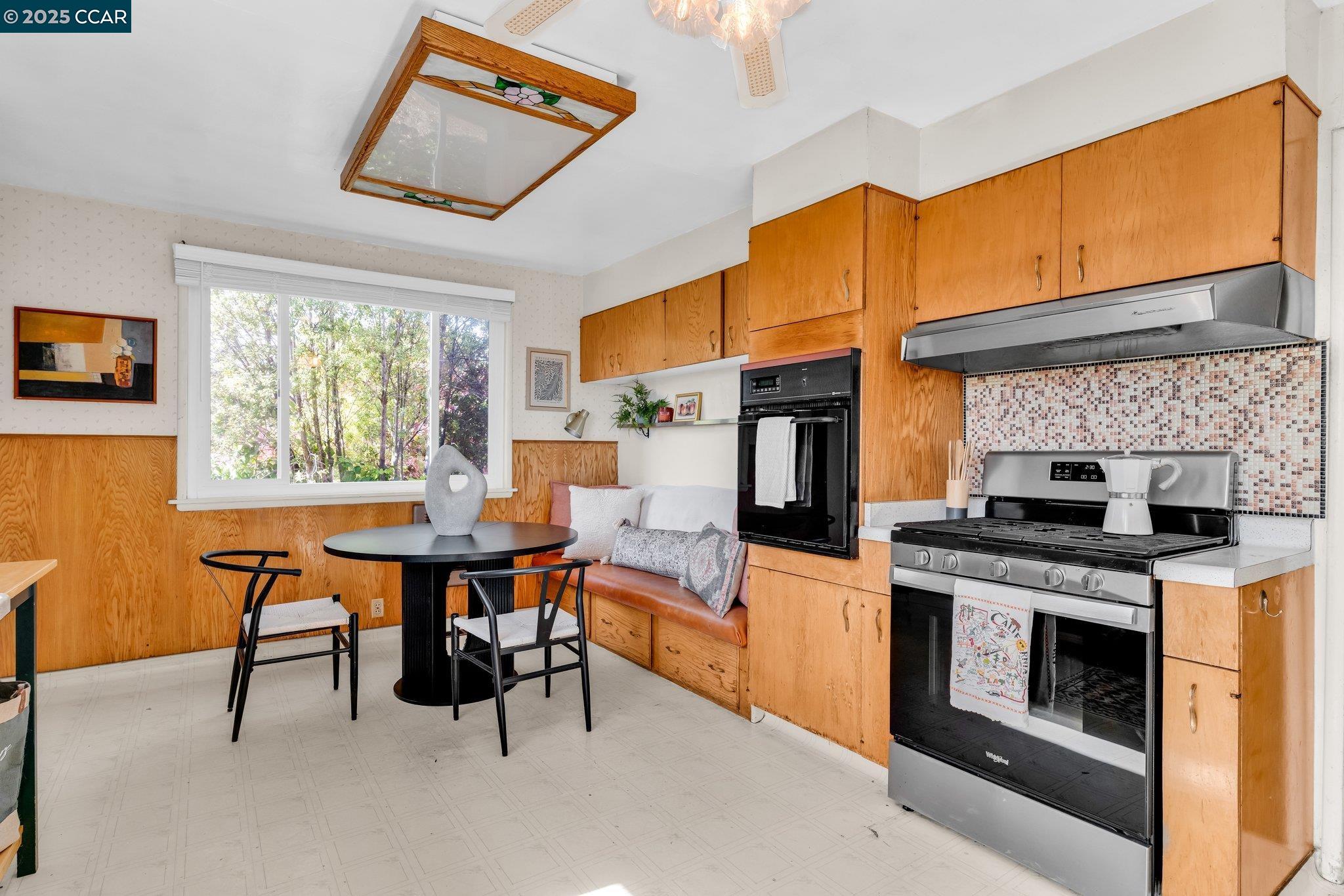 Detail Gallery Image 11 of 60 For 139 Arlington Ave, Kensington,  CA 94707 - 3 Beds | 2 Baths